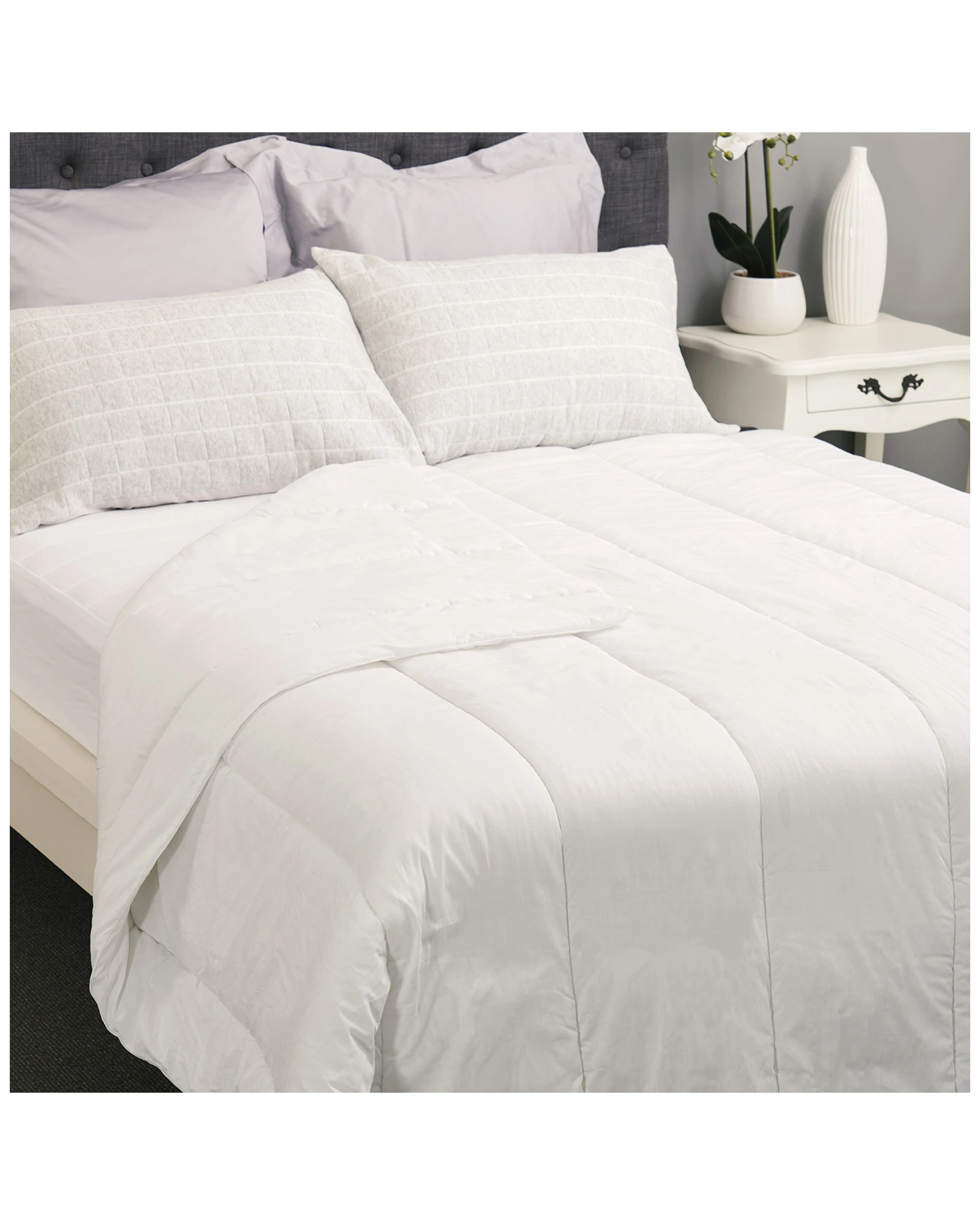5 Tontine Easy Care Queen All Seasons Cotton Quilt Medium Weight Machine Washable
 - Queen Bed
 - White, 5 of 5