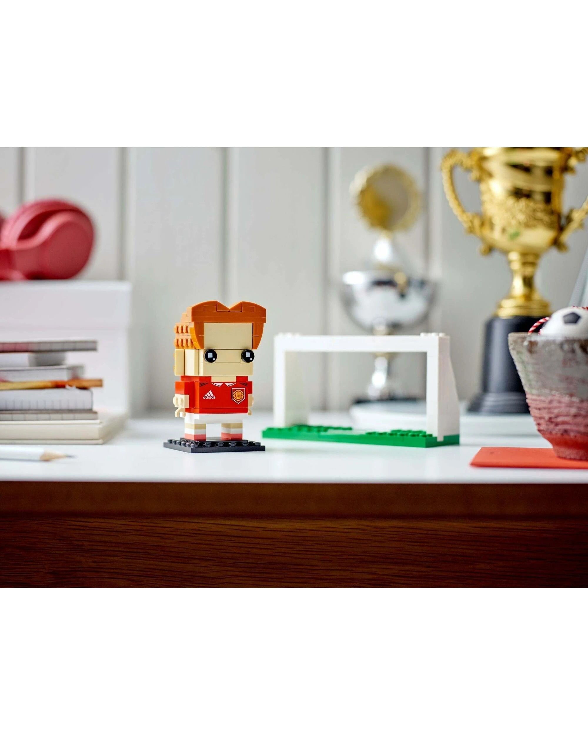 4 LEGO 40541 Manchester United Customizable BrickHeadz Figure, 4 of 5