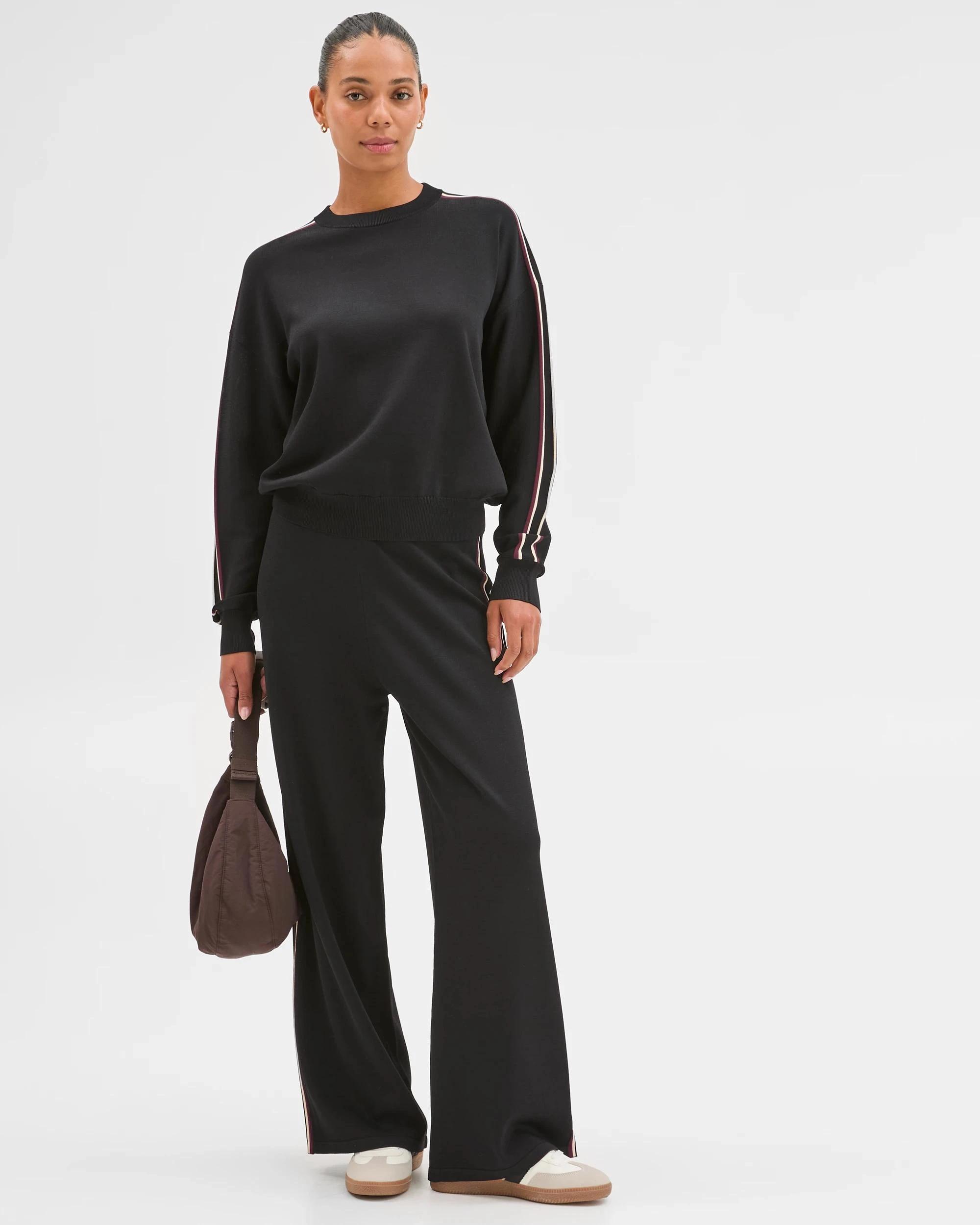 1 Target Active Active Studio Long Sleeve Crew Neck Crepe Top BLACK/COCOA/OATMILK, 1 of 8