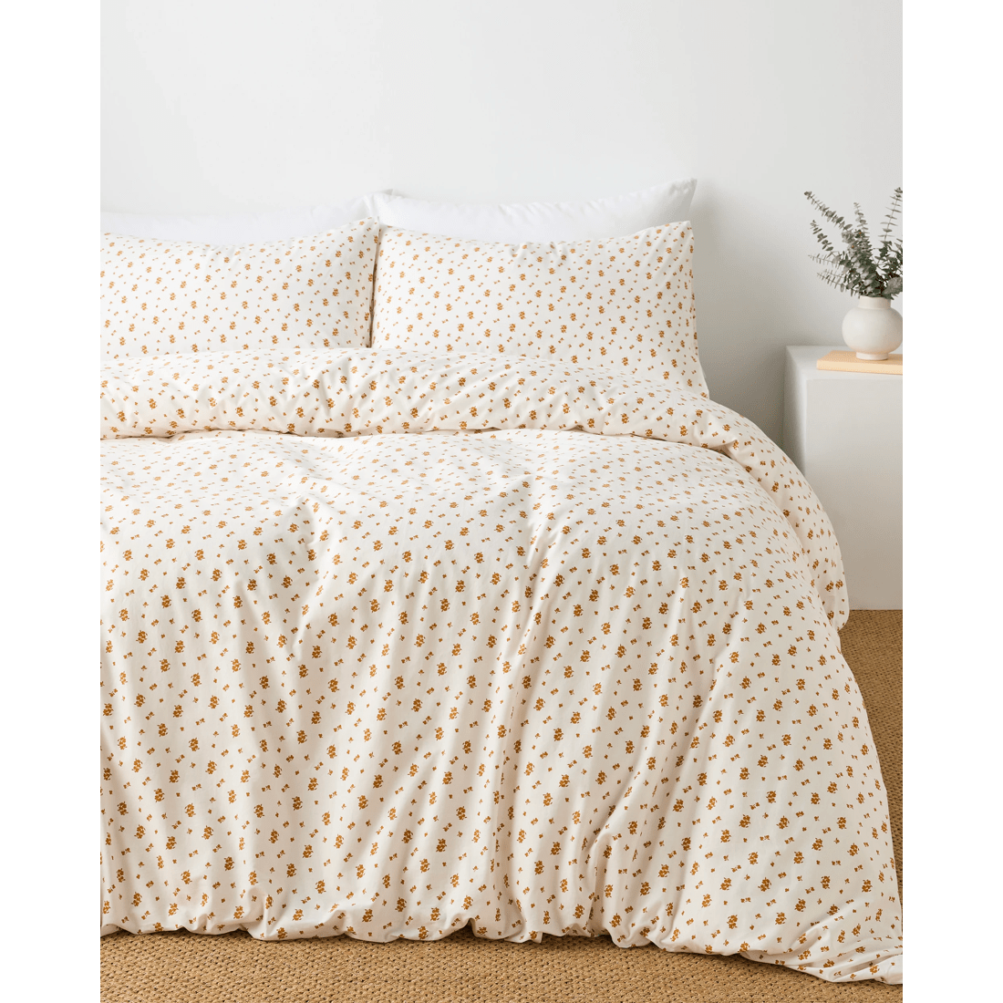 1 Target Kaylee Floral Australian Cotton Quilt Cover Set
 - Double Bed
 - White, 1 of 3