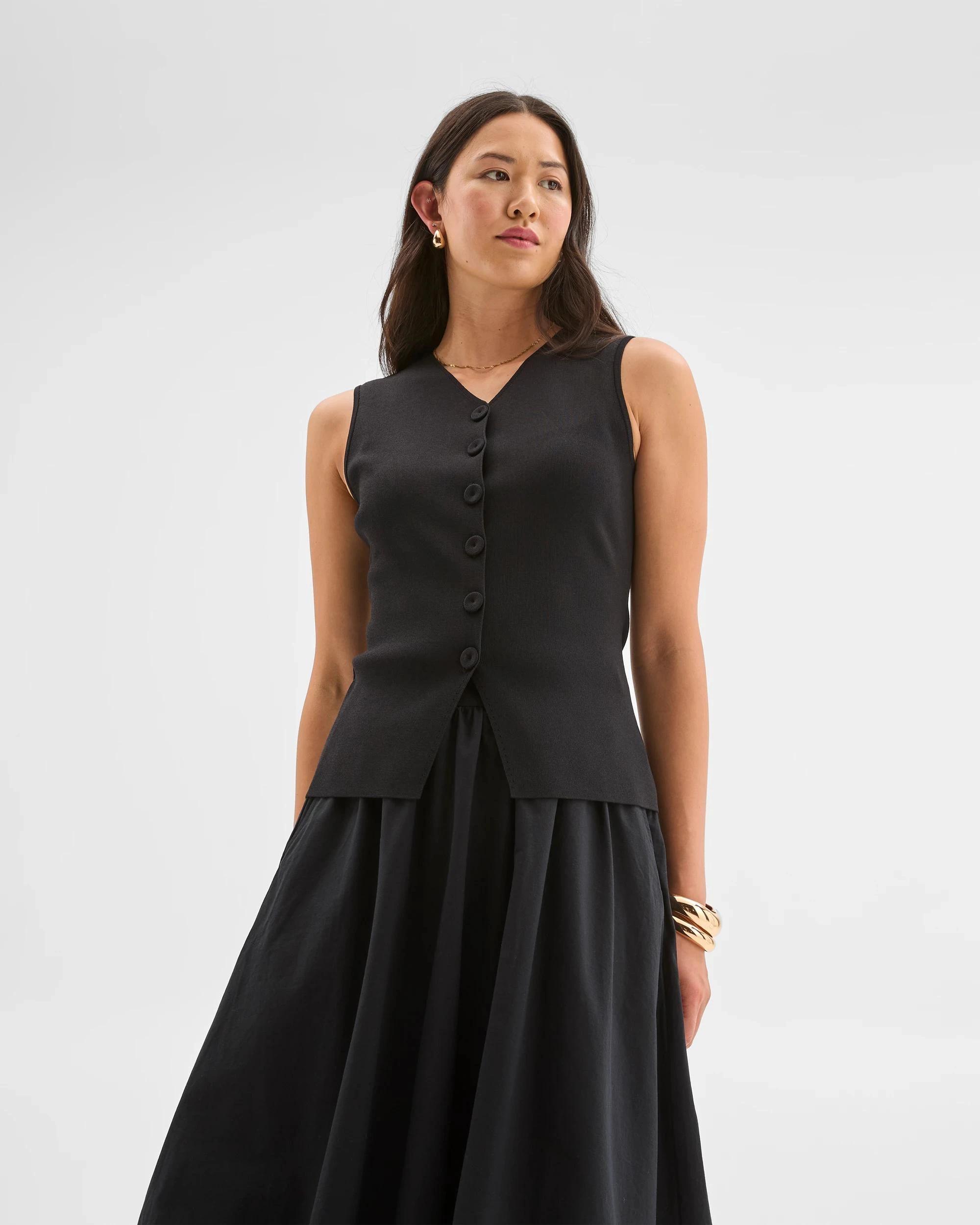 3 Preview Sleeveless Crepe Knit Vest BLACK, 3 of 9