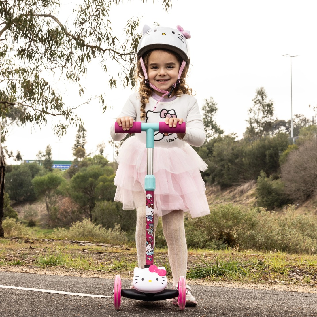 5 Hello Kitty and Friends Light & Sound Tri Scooter, 5 of 7