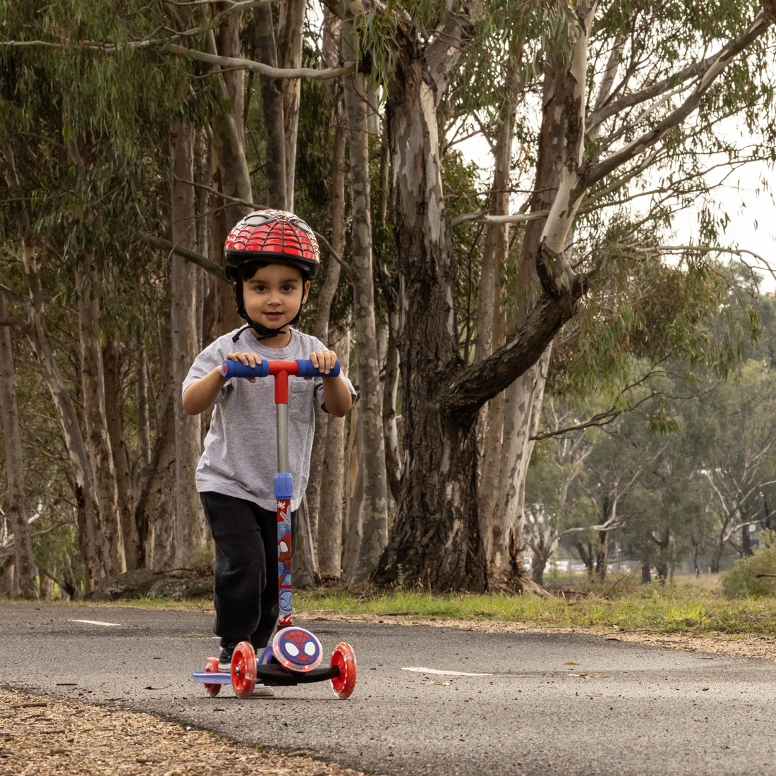 4 Spidey and His Amazing Friends Light & Sound Tri Scooter, 4 of 6
