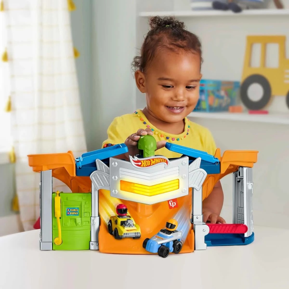 3 Fisher-Price Hot Wheels Little People Race and Go Trackset, 3 of 6