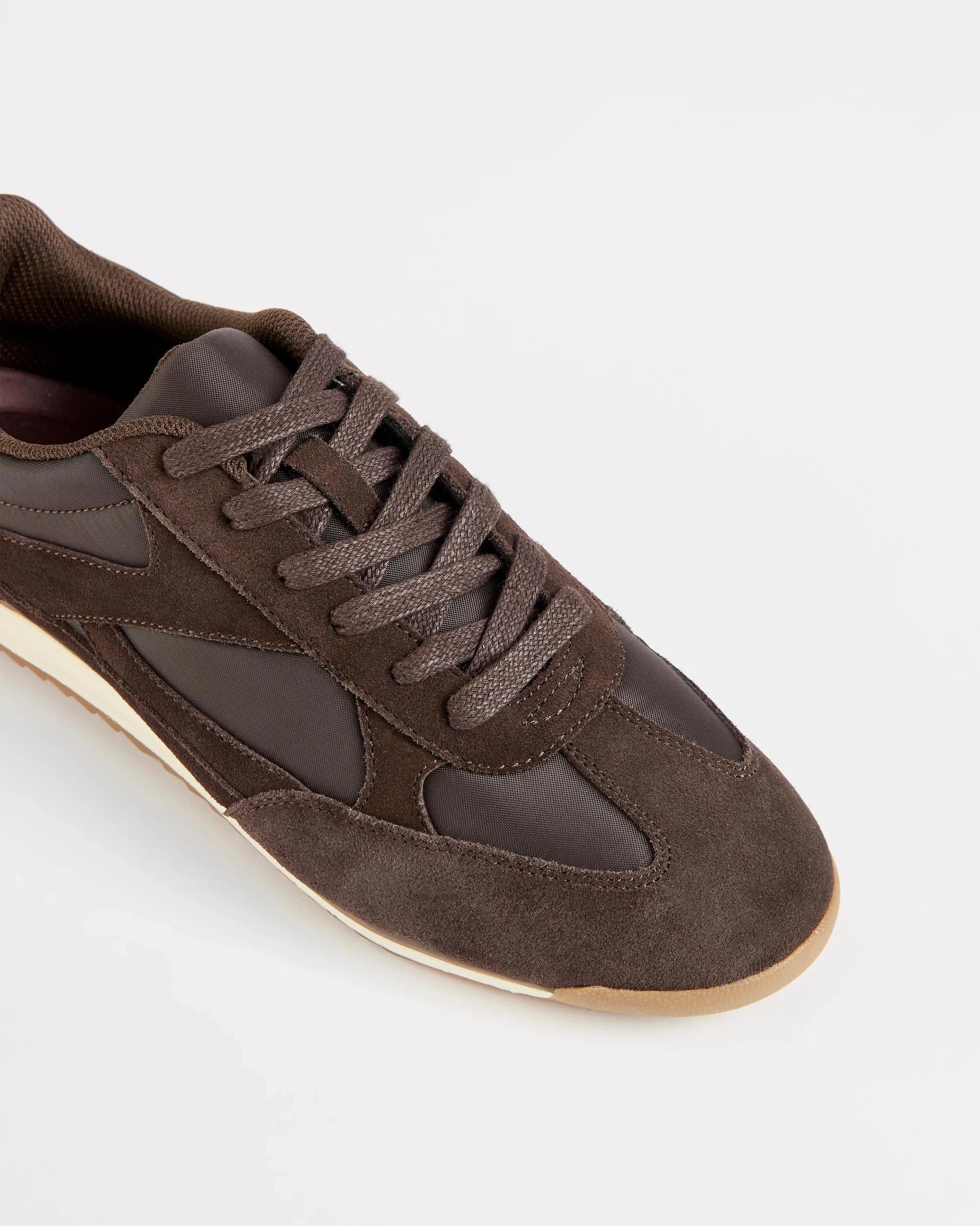 2 Target Man Mens Genuine Suede and Nylon Retro Sneaker CHOCOLATE, 2 of 3