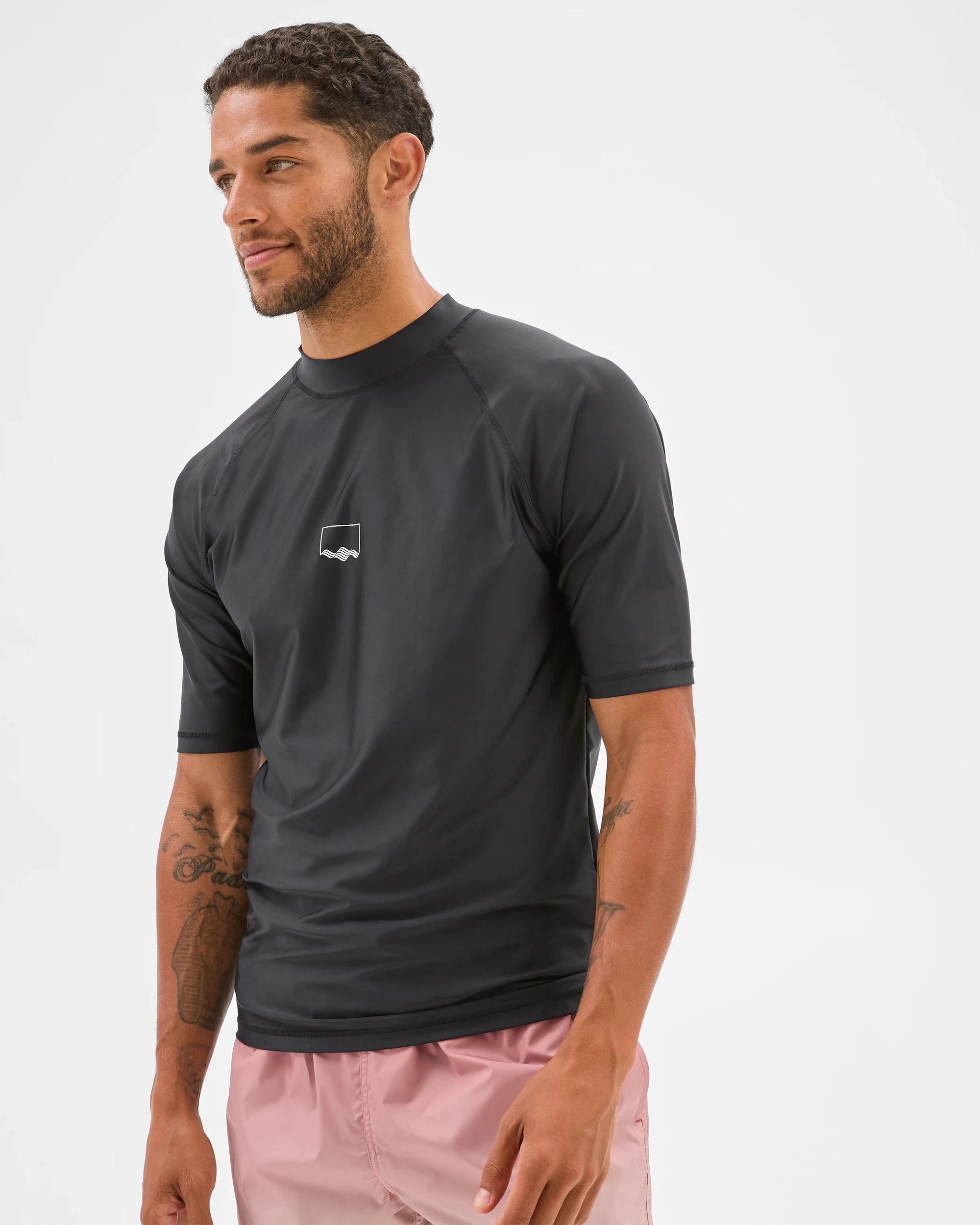 1 Target Short Sleeve Rash Vest BLACK, 1 of 6