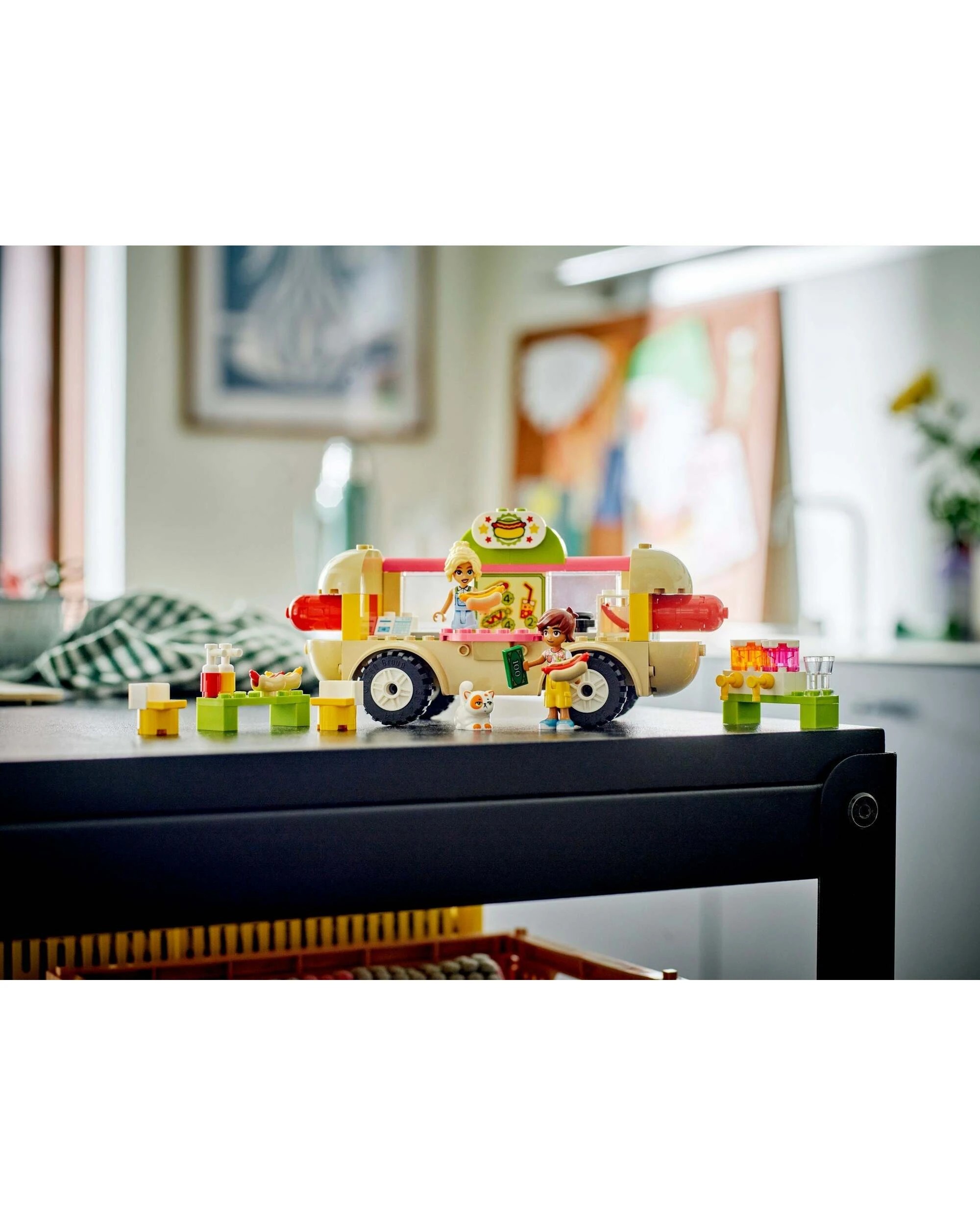 4 LEGO Friends 42633 Hot Dog Food Truck, 4 of 5