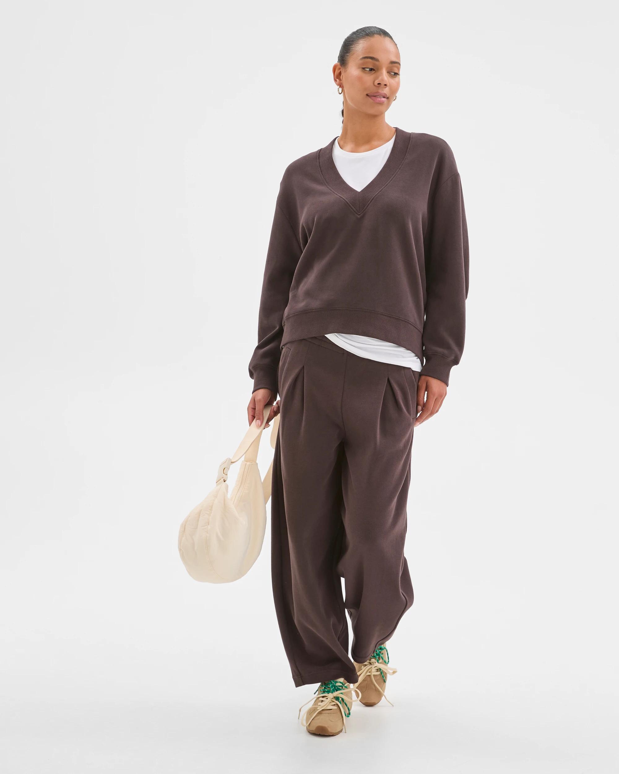 2 Target Active Active Australian Cotton Blend Sueded Rib V-Neck Jumper COCOA, 2 of 6