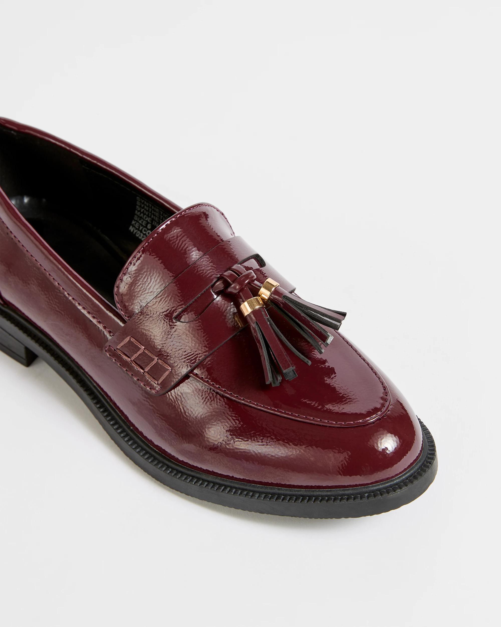 3 Target Woman Penny Tassel Loafer BURGUNDY CRINKLE PATENT, 3 of 3