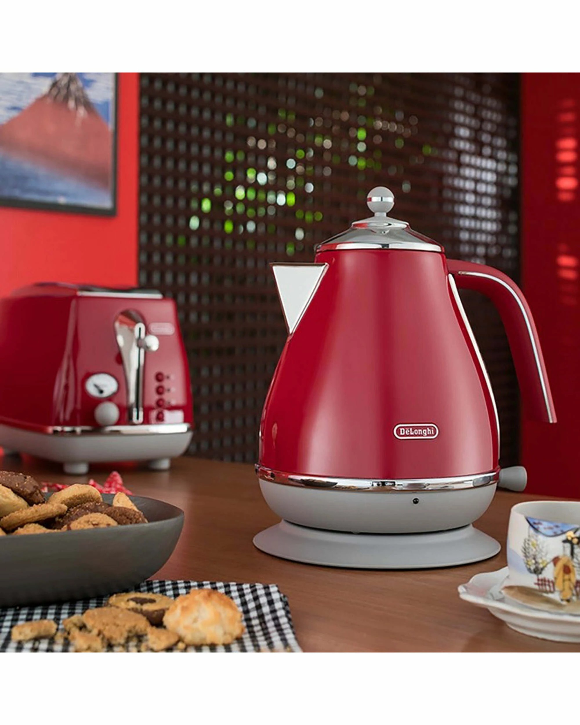 3 DeLonghi 1.7 Litre Icona Capitals Kettle - Tokyo Red - Red, 3 of 3
