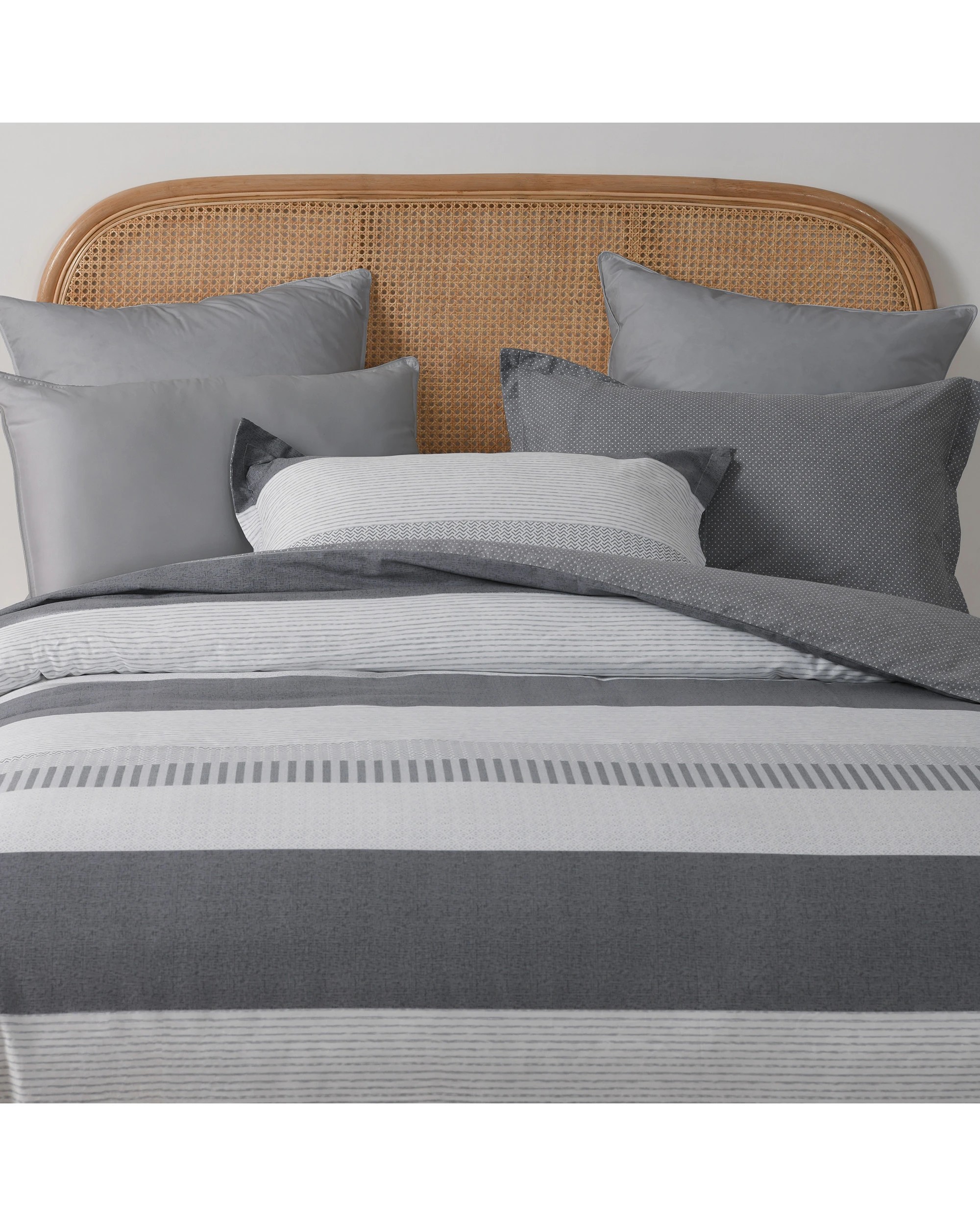 3 Dreamaker Artarmon 100% Cotton Reversible Quilt Cover Set - Double Bed - Grey, 3 of 8