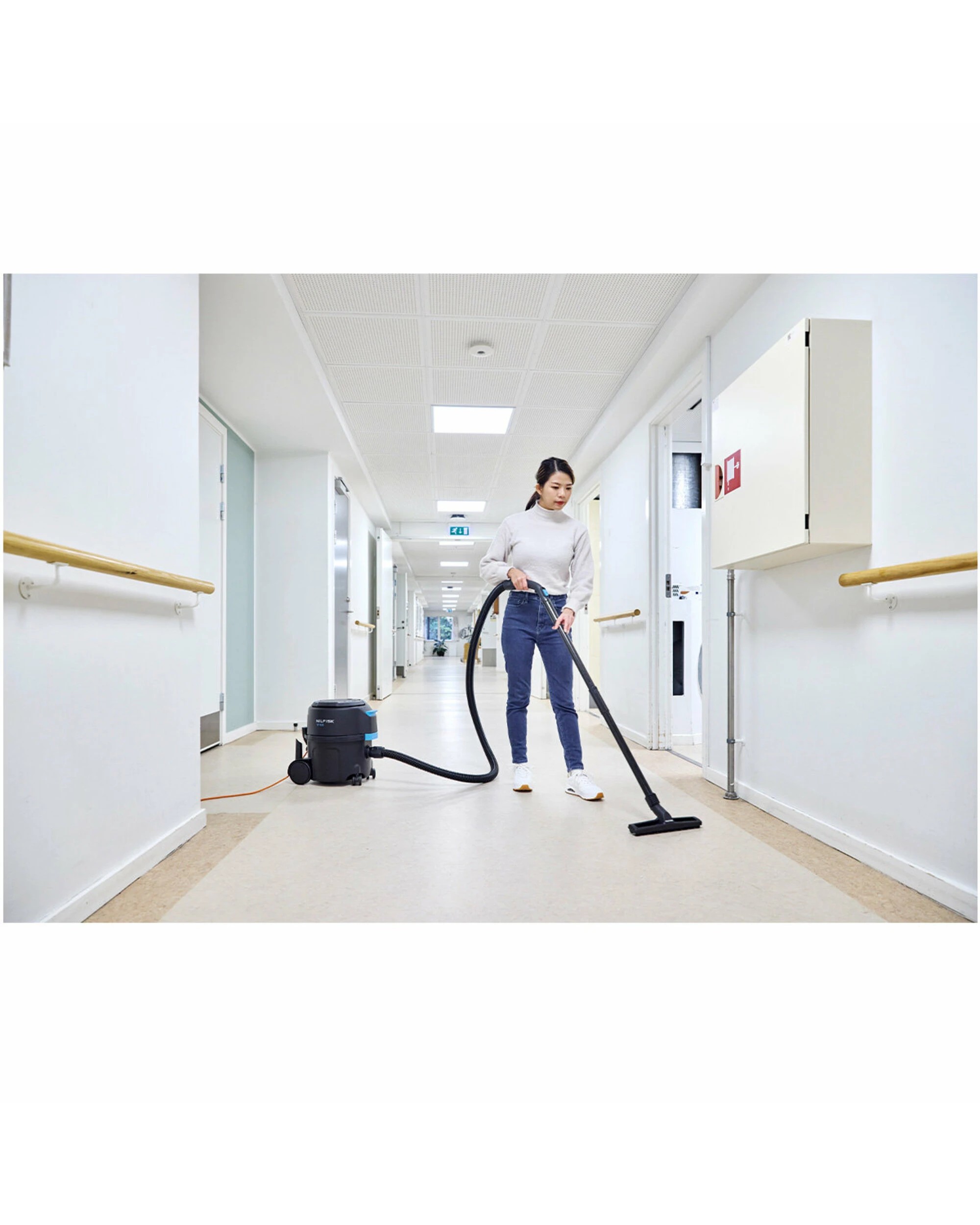 3 Nilfisk VP400 HEPA CordWinder Dry Vacuum Cleaner, 3 of 4