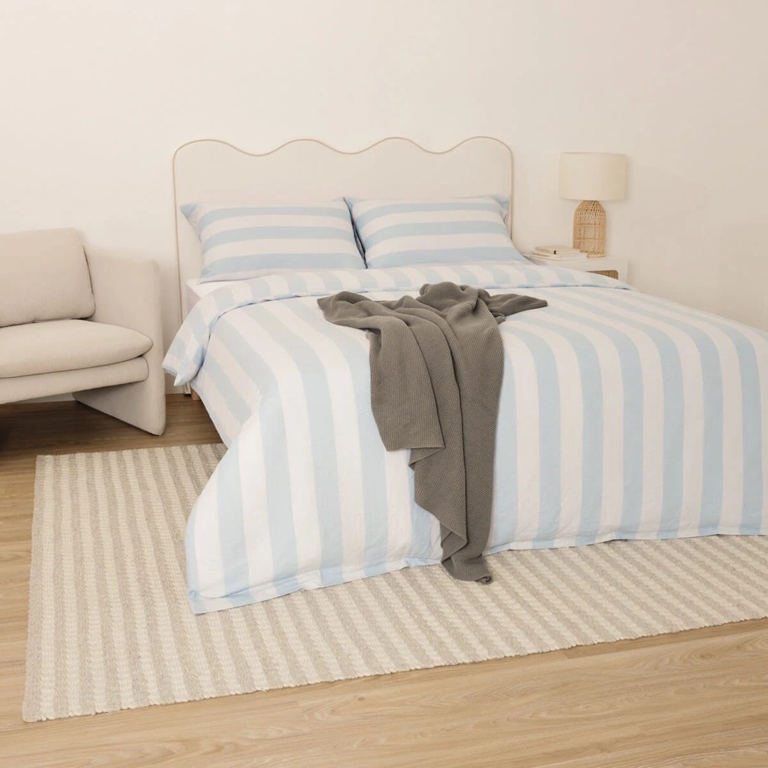 2 Queen Bed Wavy Bedhead, 2 of 8