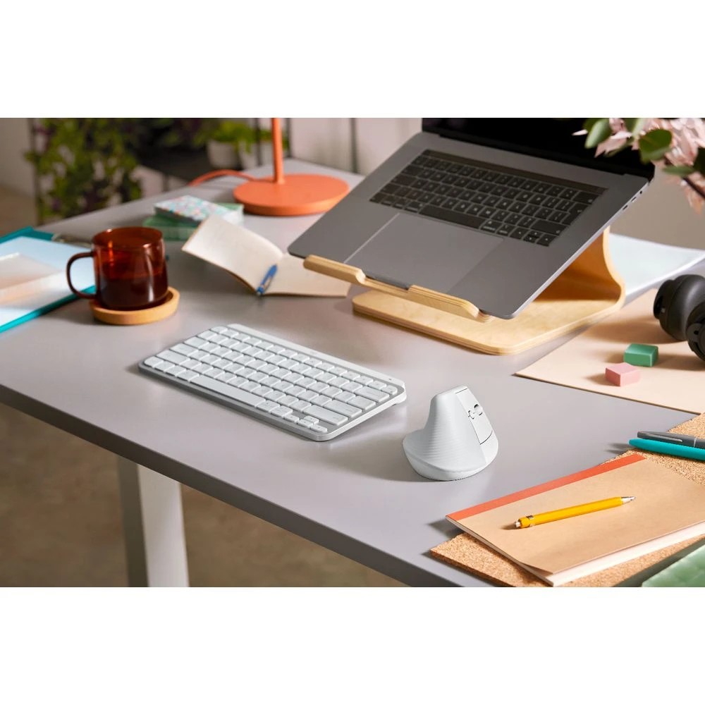 10 Logitech Lift for Mac Vertical Ergonomic Mouse Off-White, 10 of 10