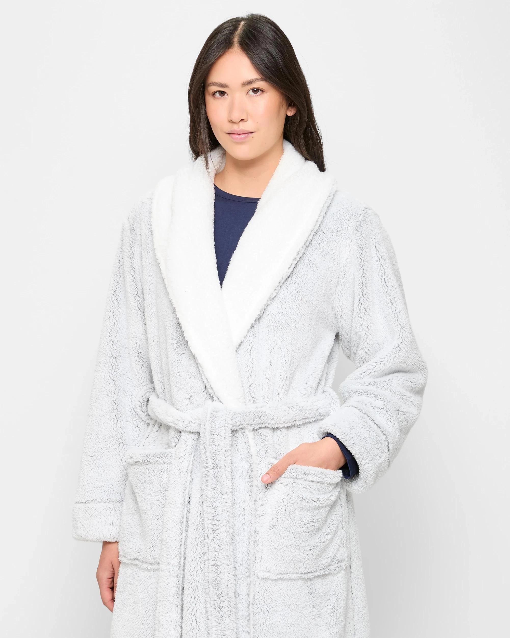 2 Target Woman Sherpa Collared Sleep Robe GREY, 2 of 5