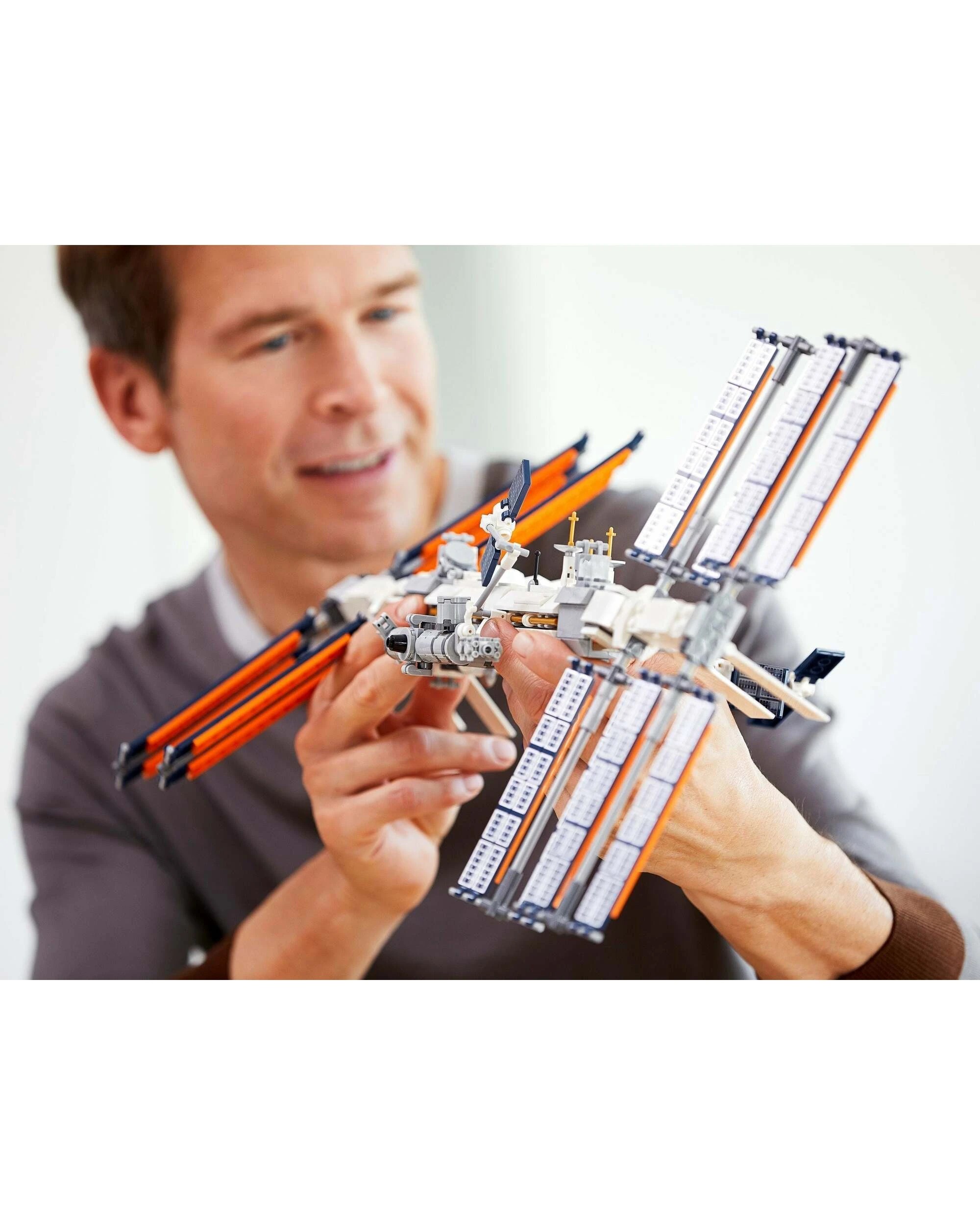 3 LEGO 21321 International Space Station Model Kit, 3 of 3