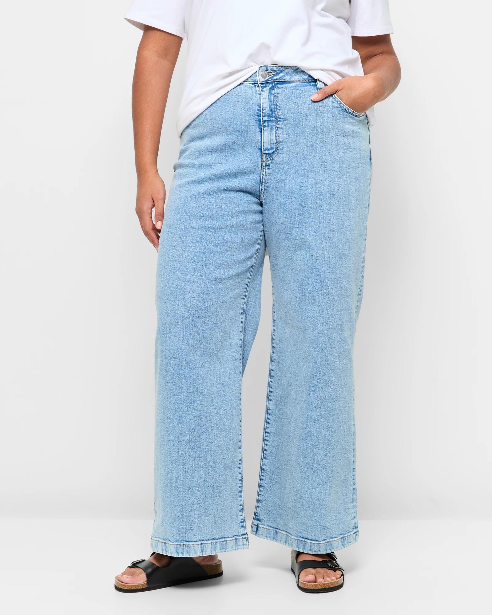 2 Target Plus Size Full Length Wide Leg Denim Jeans CLASSIC BLEACH, 2 of 5