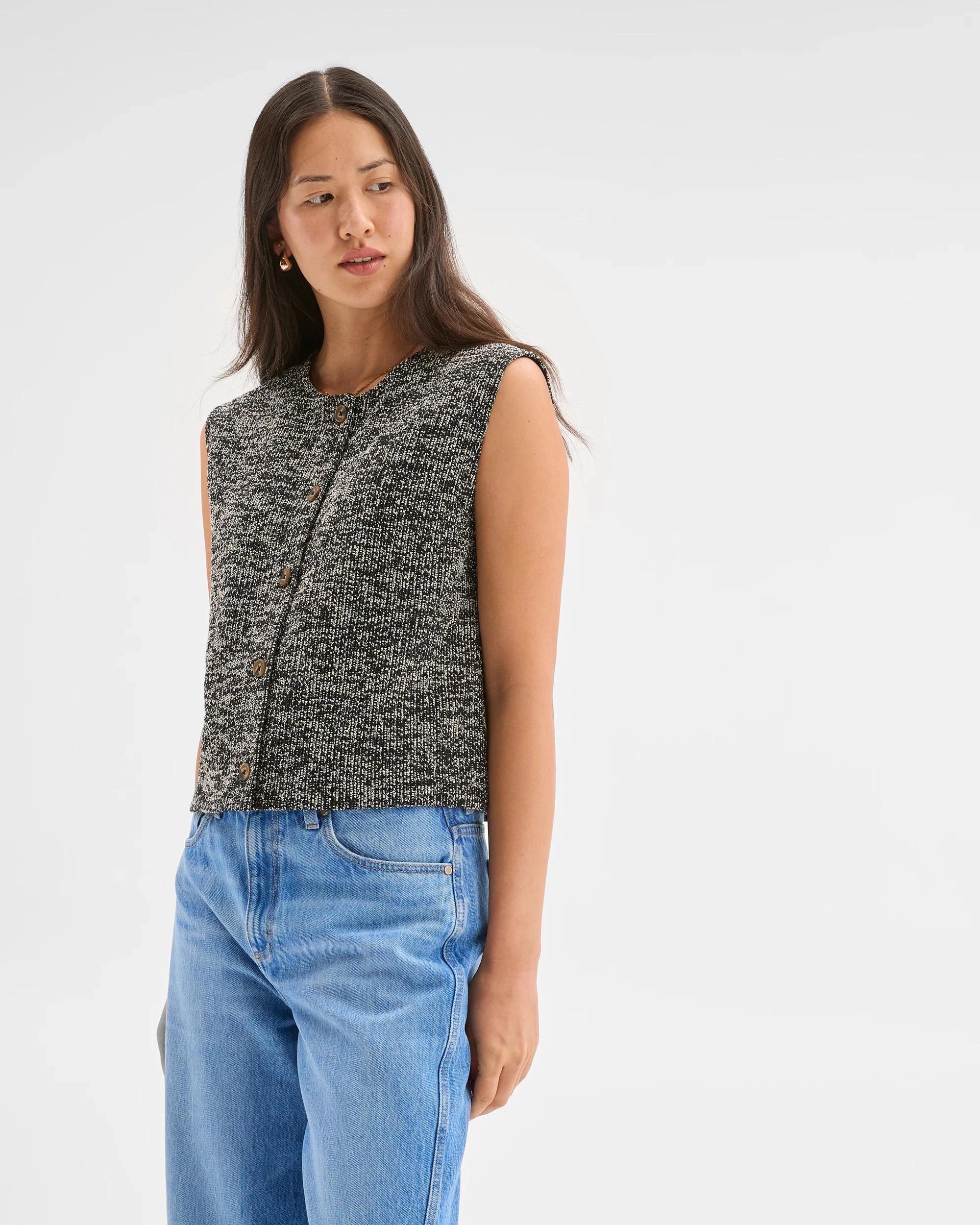 4 Target Woman Sleeveless Button Through Front Vest BLACK/WHITE MARLE, 4 of 5