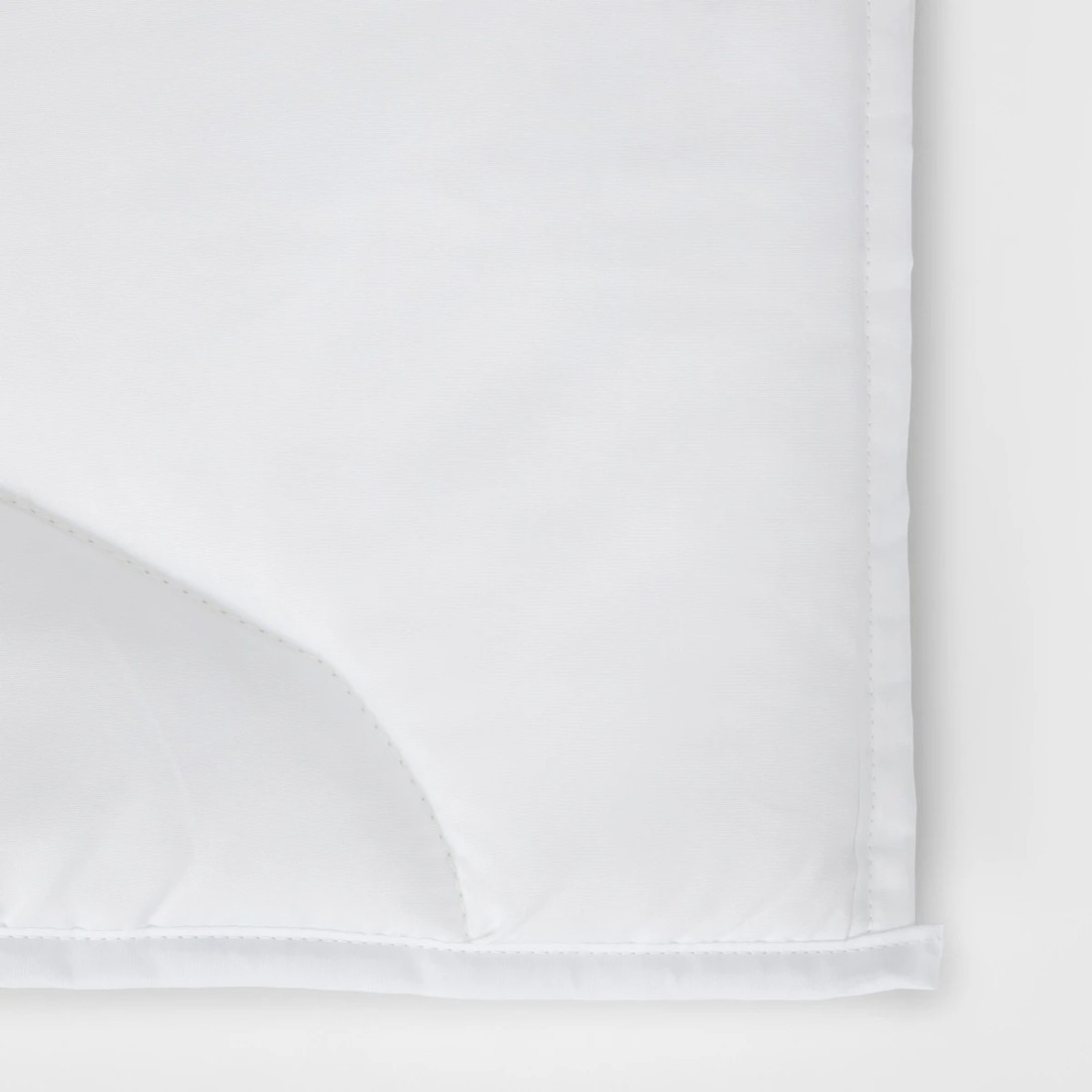 4 Stain Resistant and Allergy Sensitive Quilt - Queen Bed, White, 4 of 5