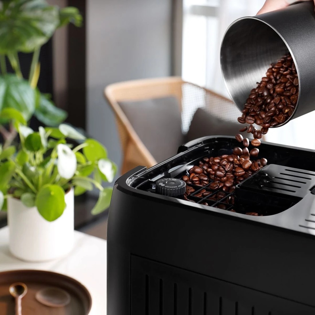 4 De'Longhi Magnifica Plus Fully Automatic Coffee Machine, 4 of 5