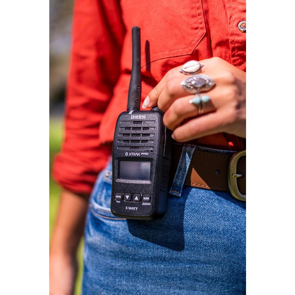 5 Uniden 5W Waterproof Smart UHF Radio XTRAK50 Orange, 5 of 5