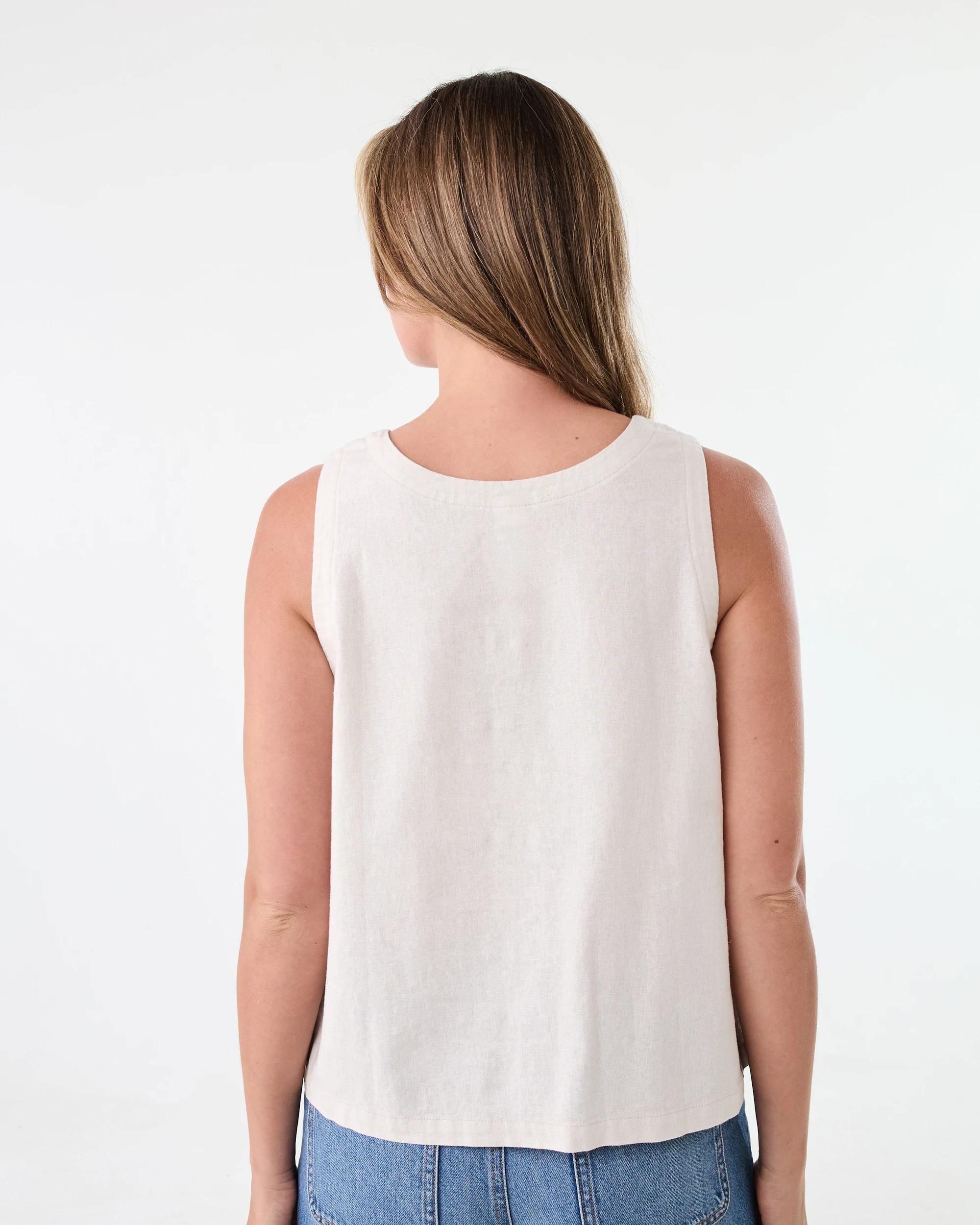 3 Sleeveless Linen Blend Scoop Neck Tank Nat Beige, 3 of 6