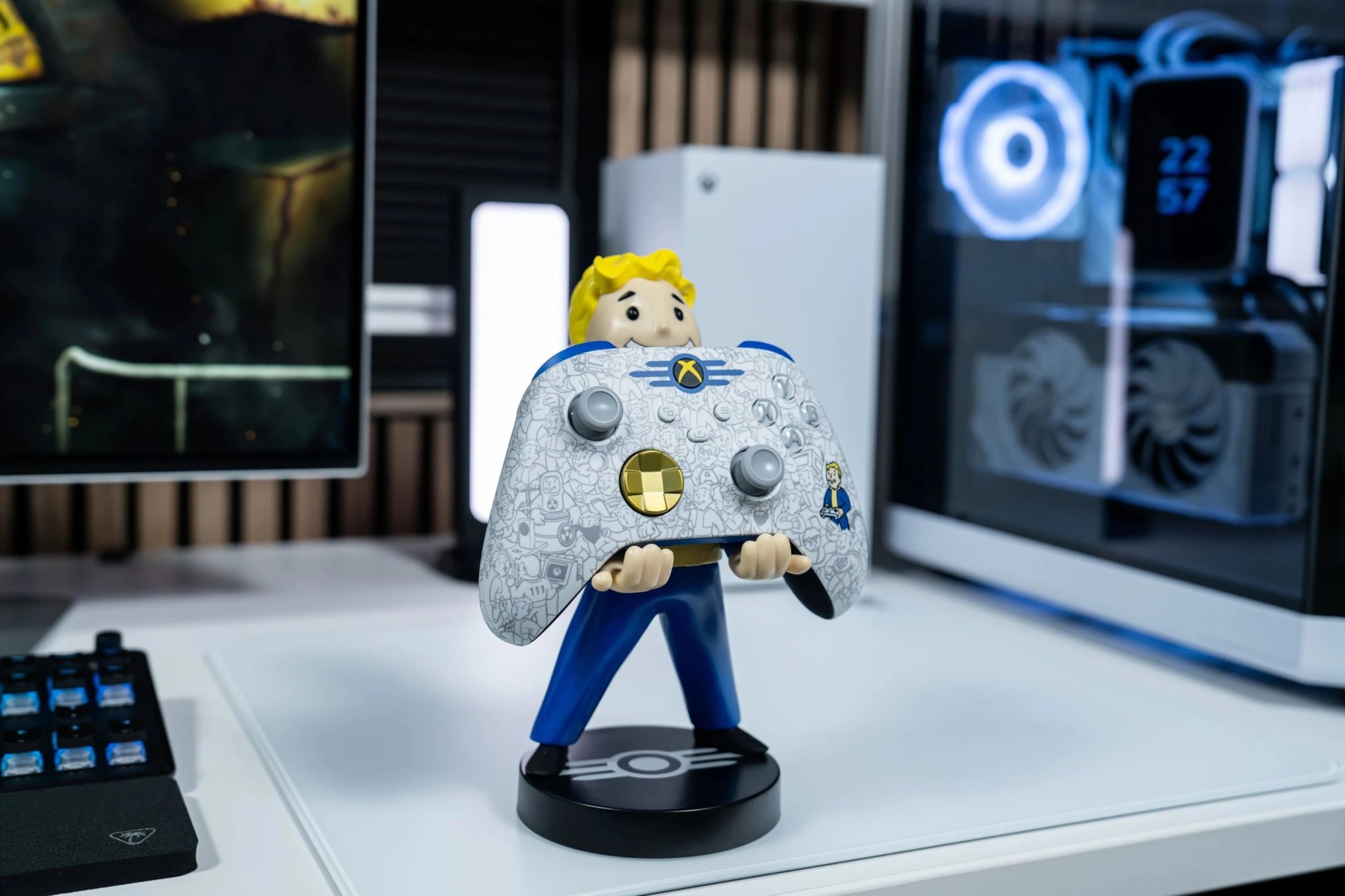 8 Cable Guys Fallout Vault Boy Controller and Phone Holder, 8 of 8
