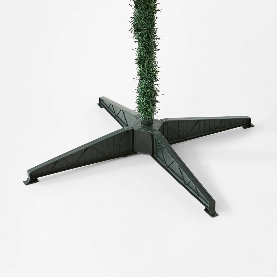 4 1.82m (6ft) Kingston Christmas Tree, 4 of 4