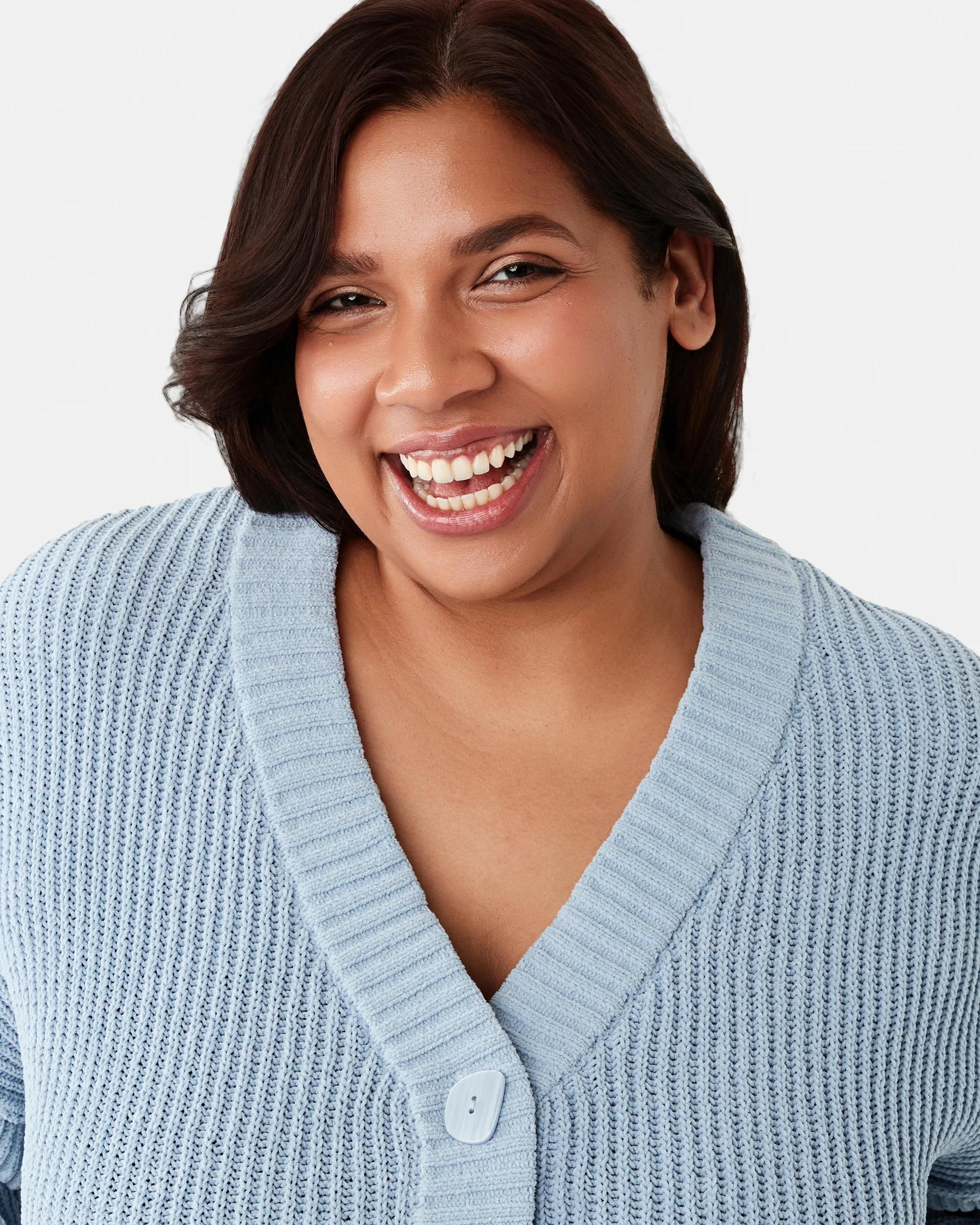 4 Curve Chenille Cardigan Blizzard, 4 of 7
