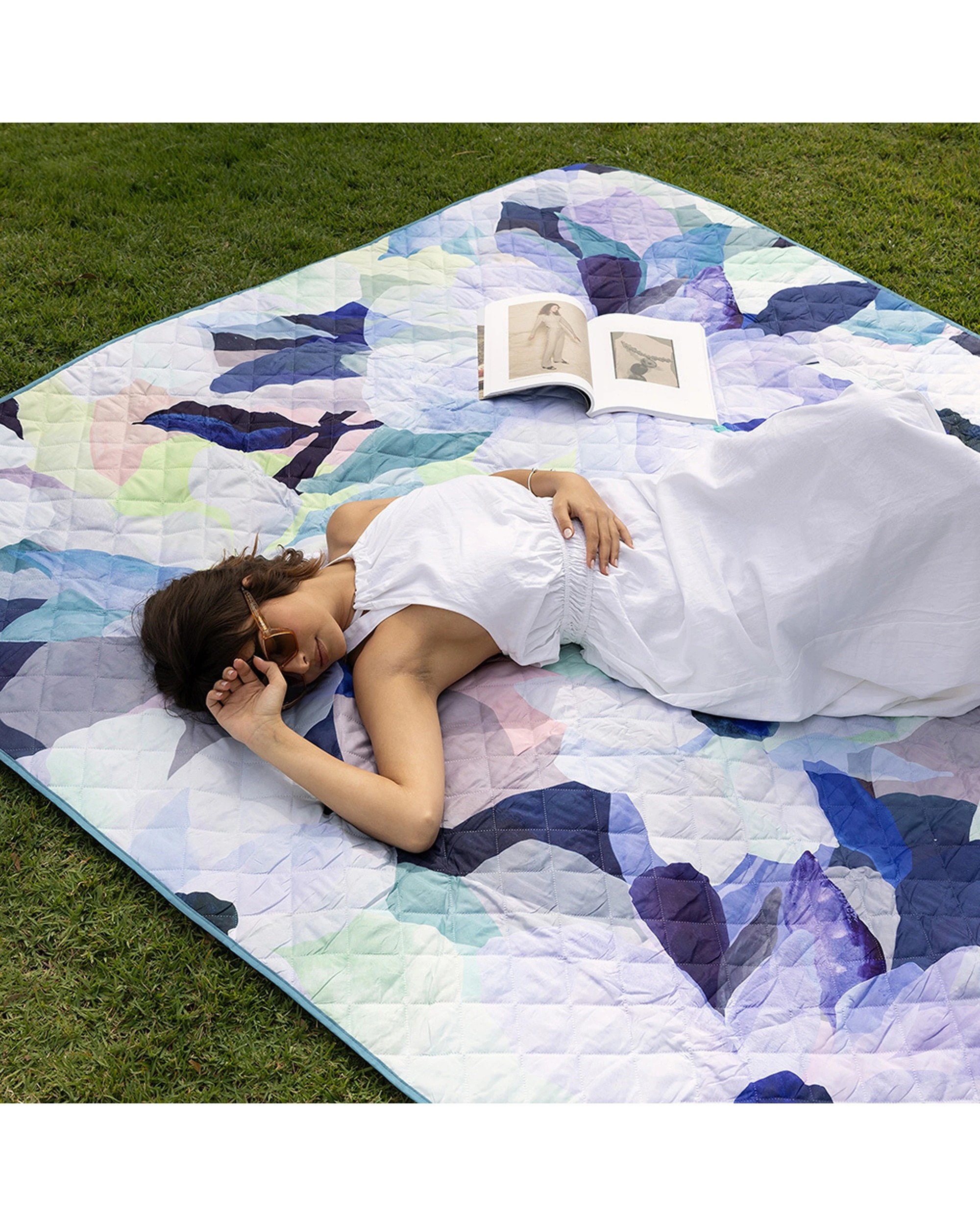 3 Bambury Ambrosia Polyester Picnic Rug Water Resistant Outdoor Mat 200x200cm - Pattern, 3 of 4