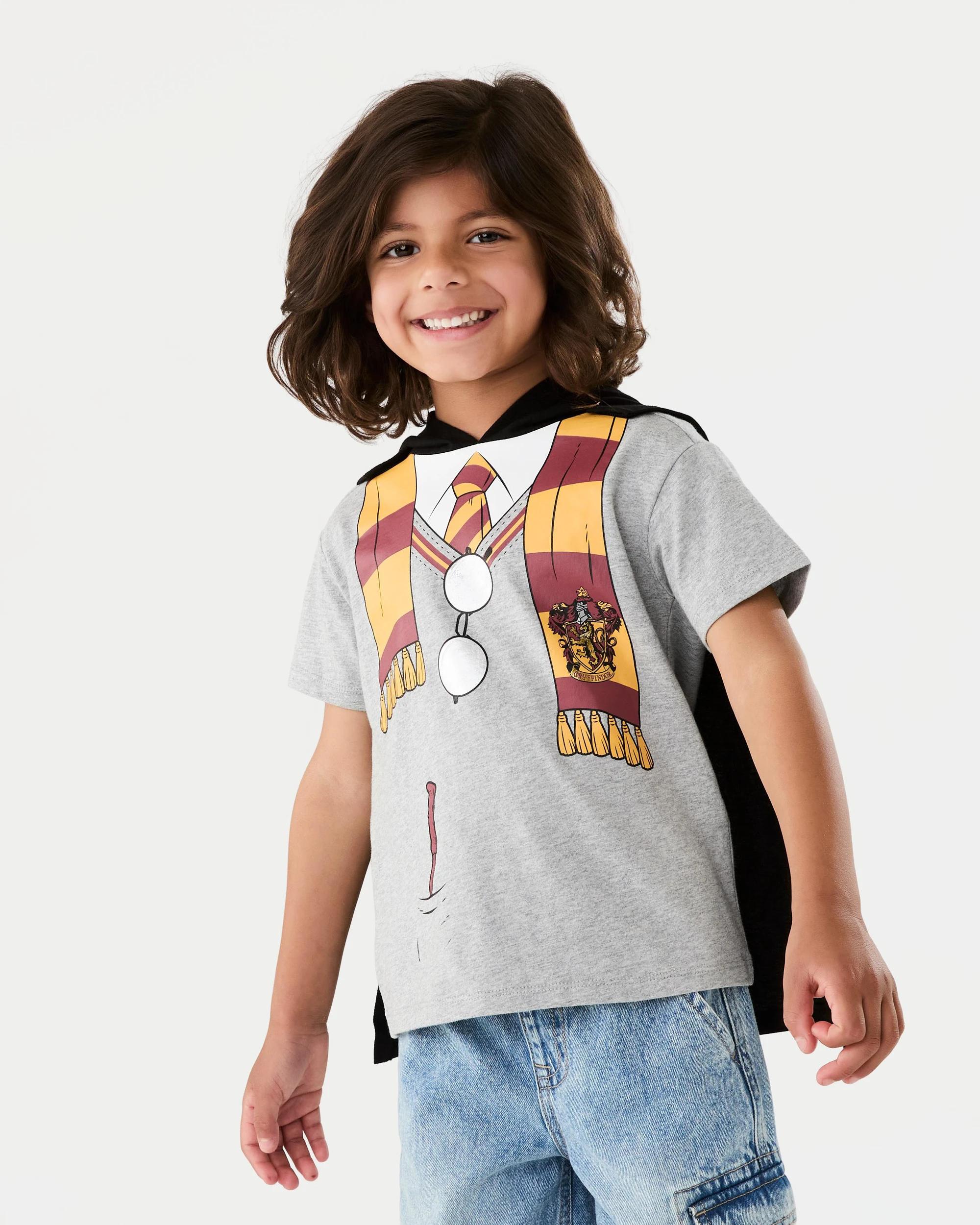 3 Harry Potter License Character Cape T-shirt Harry P, 3 of 8