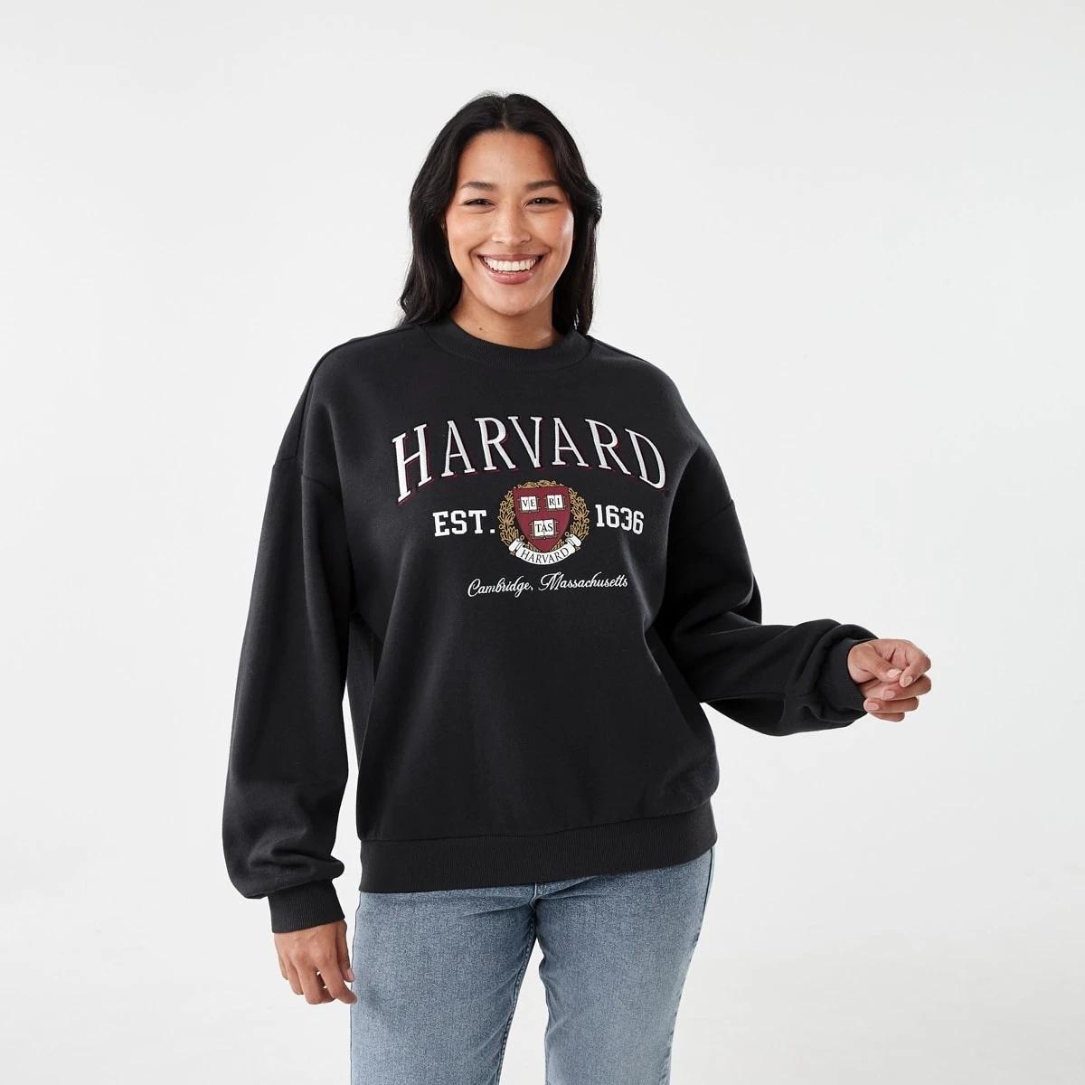 1 Harvard University License Long Sleeve Sweatshirt Harvard, 1 of 5