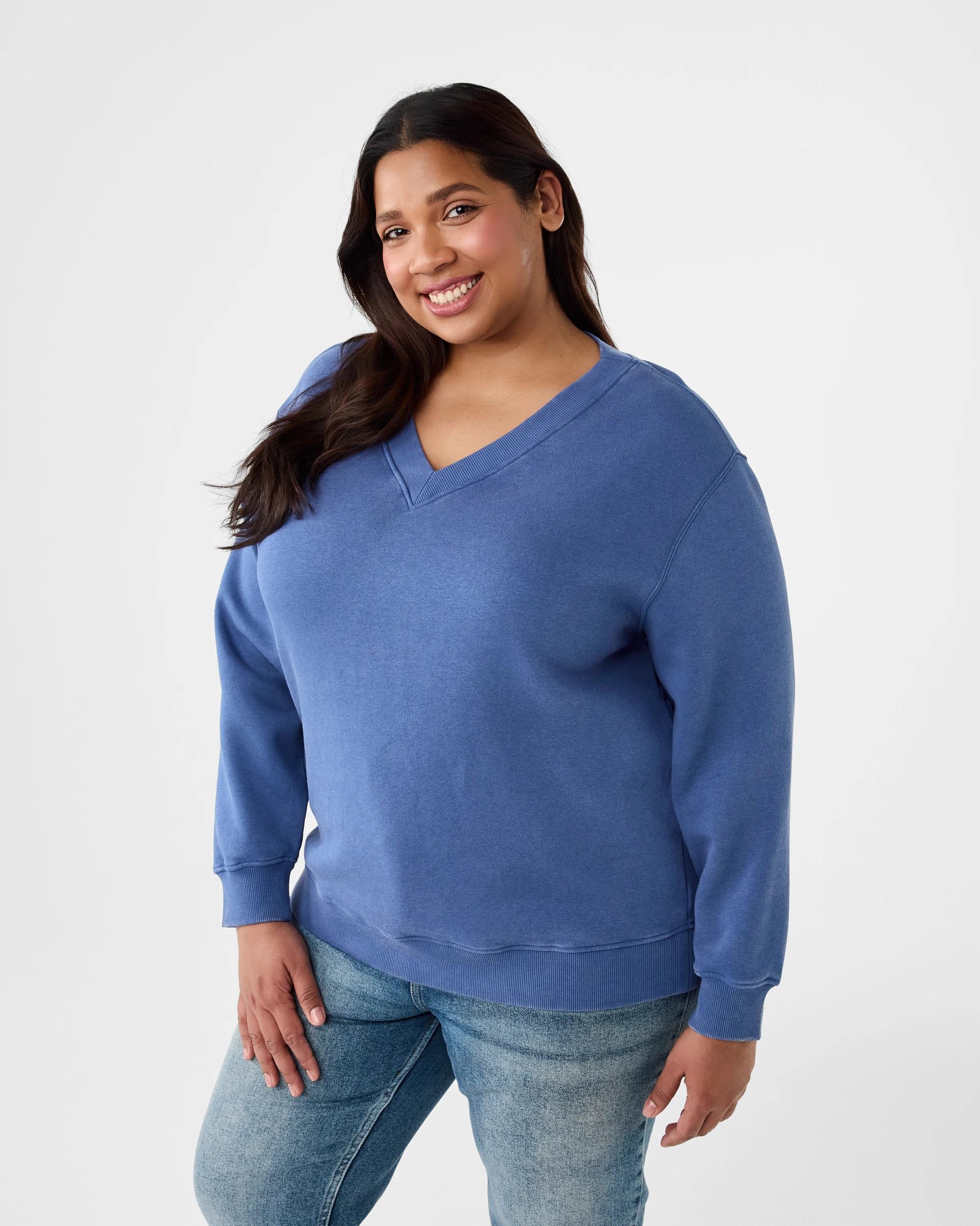 2 Curve Washed V-Neck Sweatshirt Orbit Blu, 2 of 6