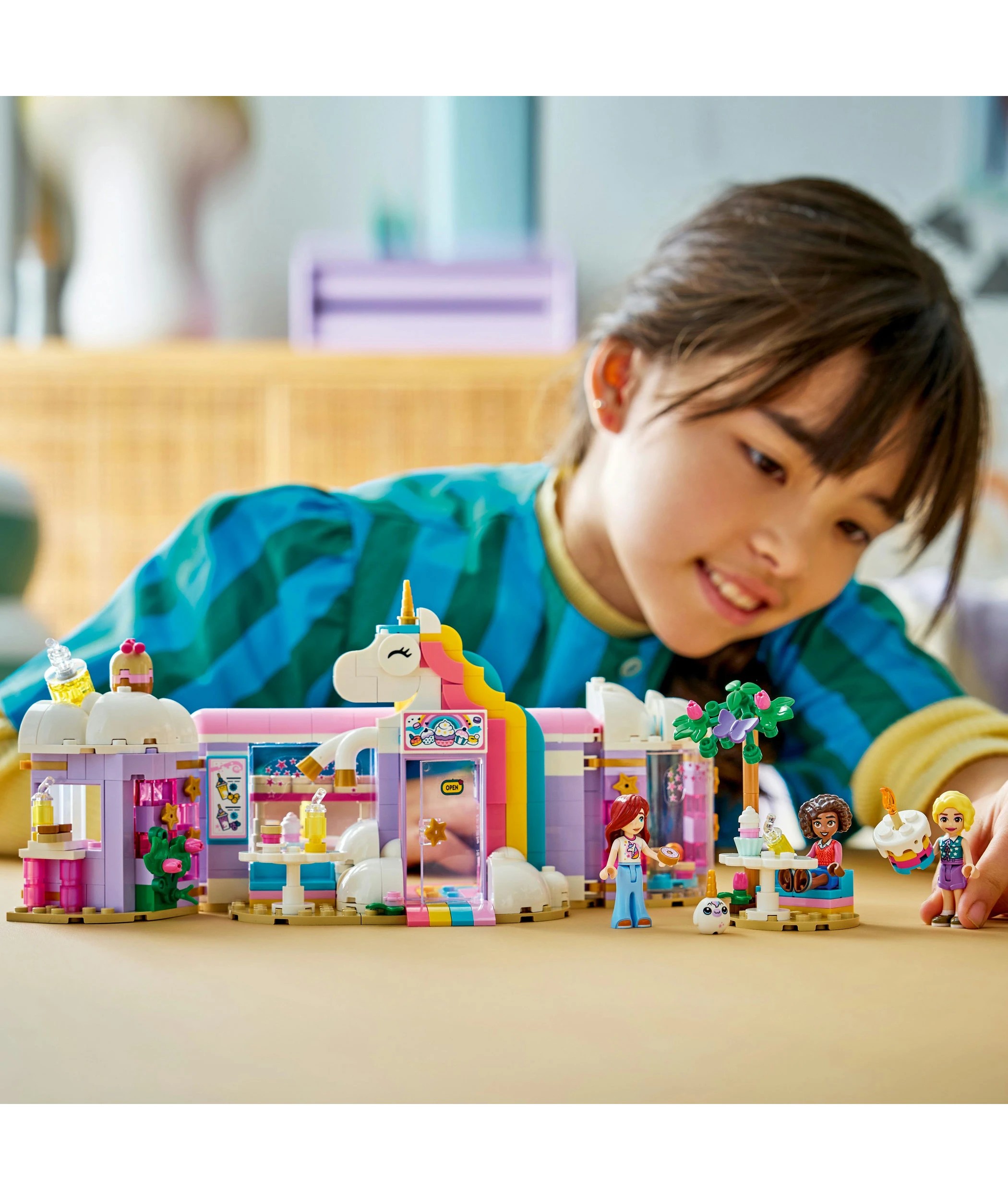 8 LEGO Friends Unicorn Dream Cafe 42684, 8 of 10