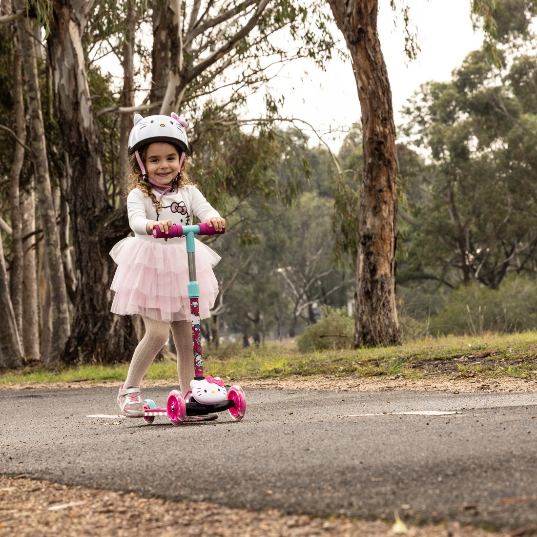 6 Hello Kitty and Friends Light & Sound Tri Scooter, 6 of 7