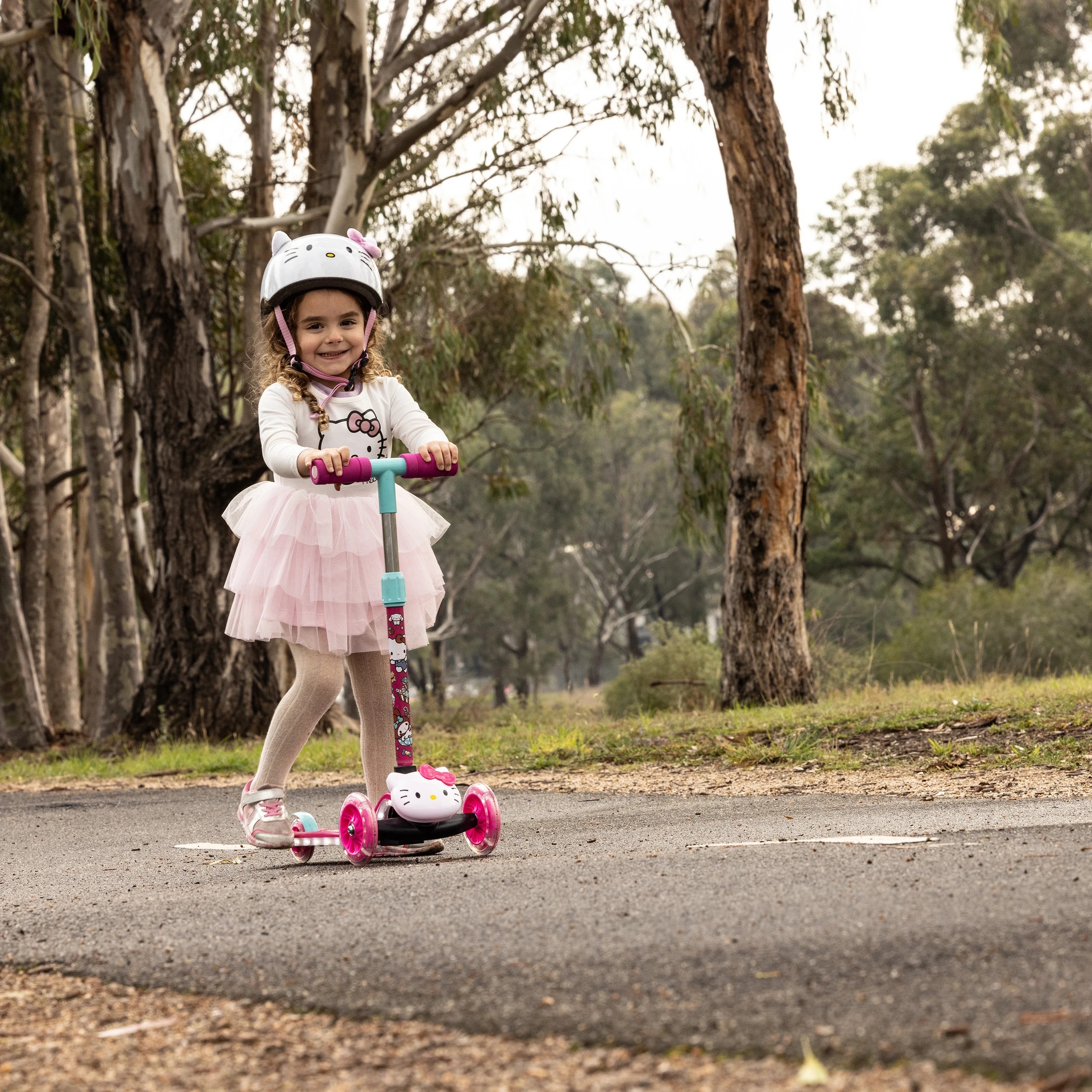 6 Hello Kitty and Friends Light & Sound Tri Scooter, 6 of 7