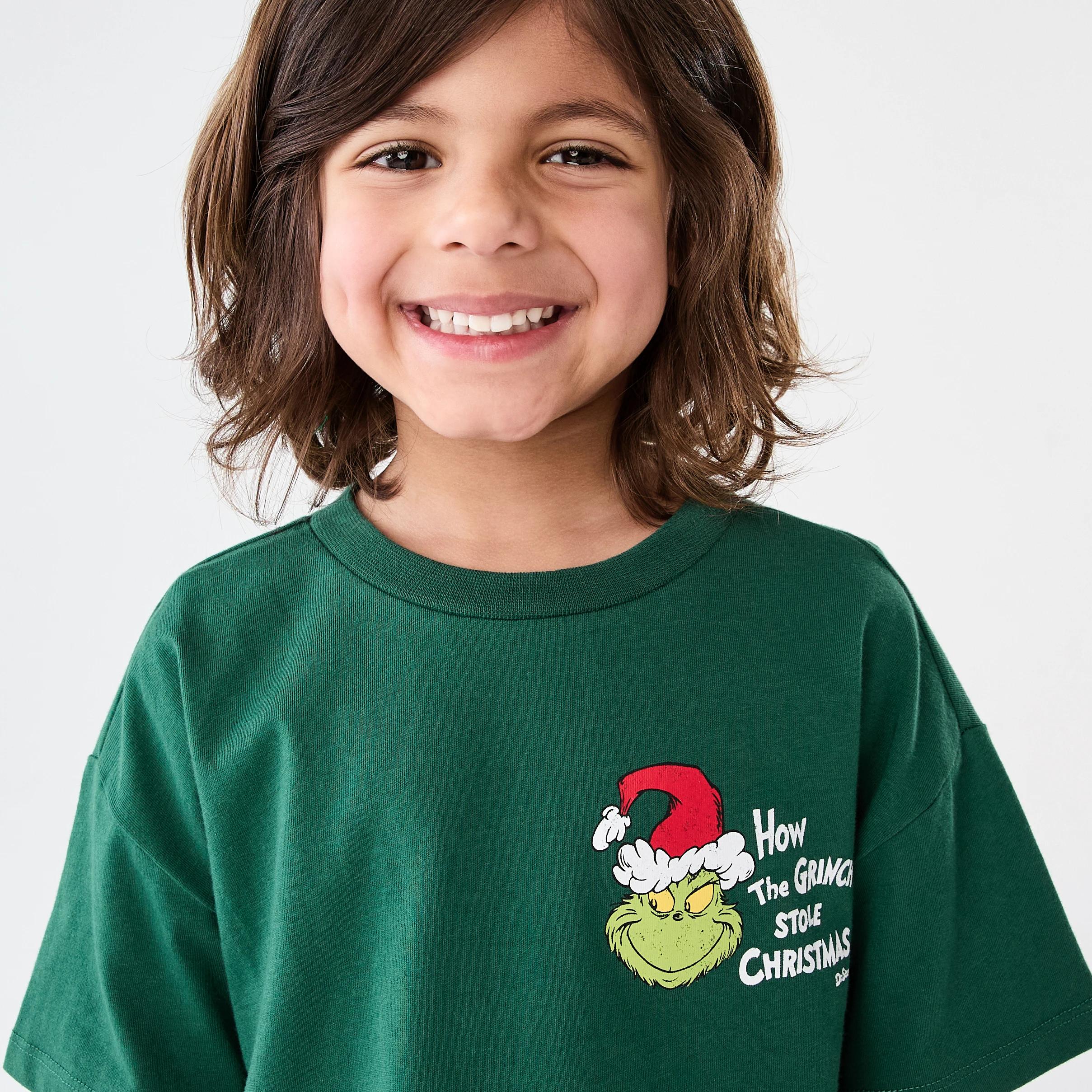 4 The Grinch License Christmas Oversized T-shirt GRINCH FAMILY XMAS PRINT GREEN KIDS, 4 of 8