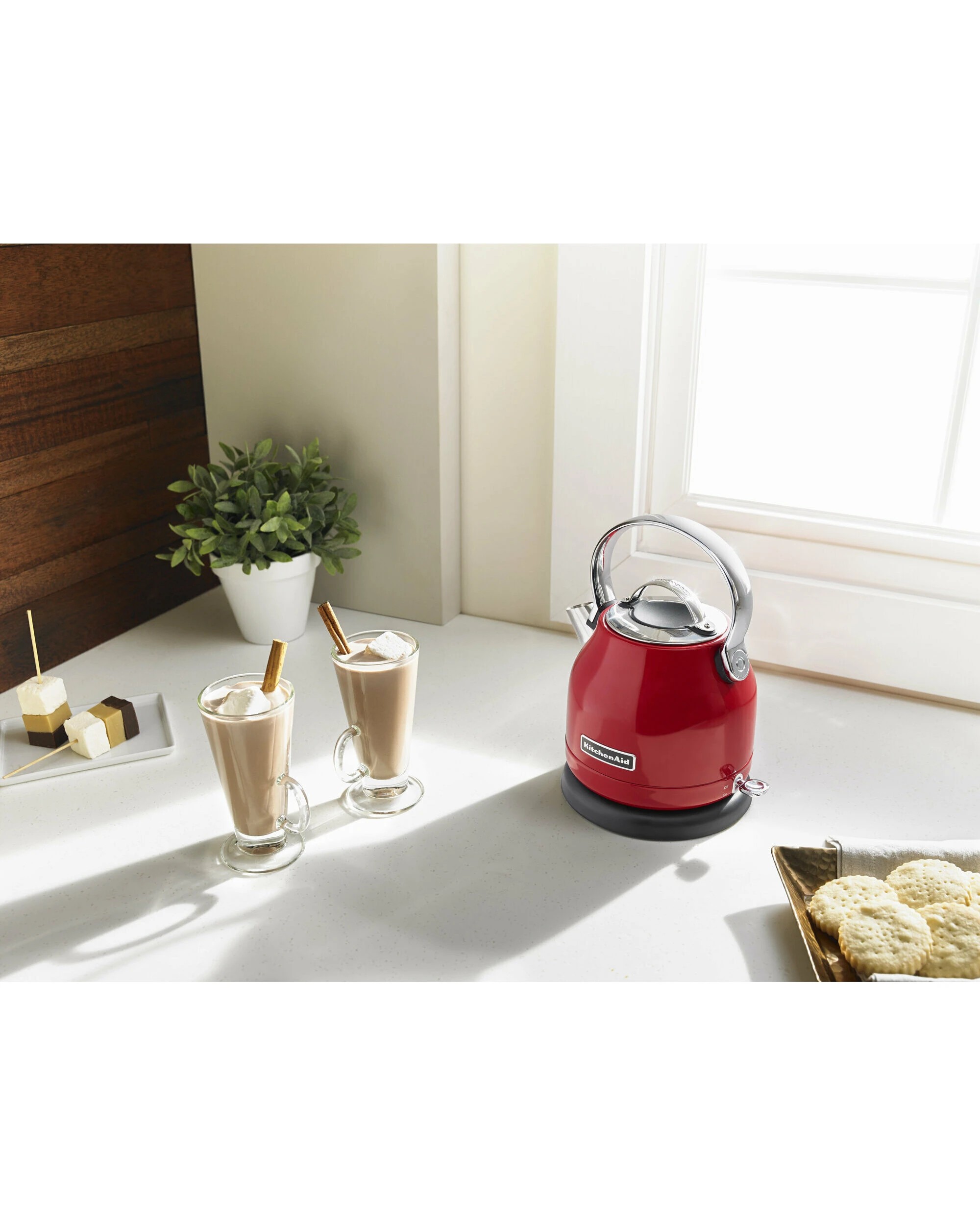 4 KitchenAid Electric Kettle Empire Red, 4 of 5
