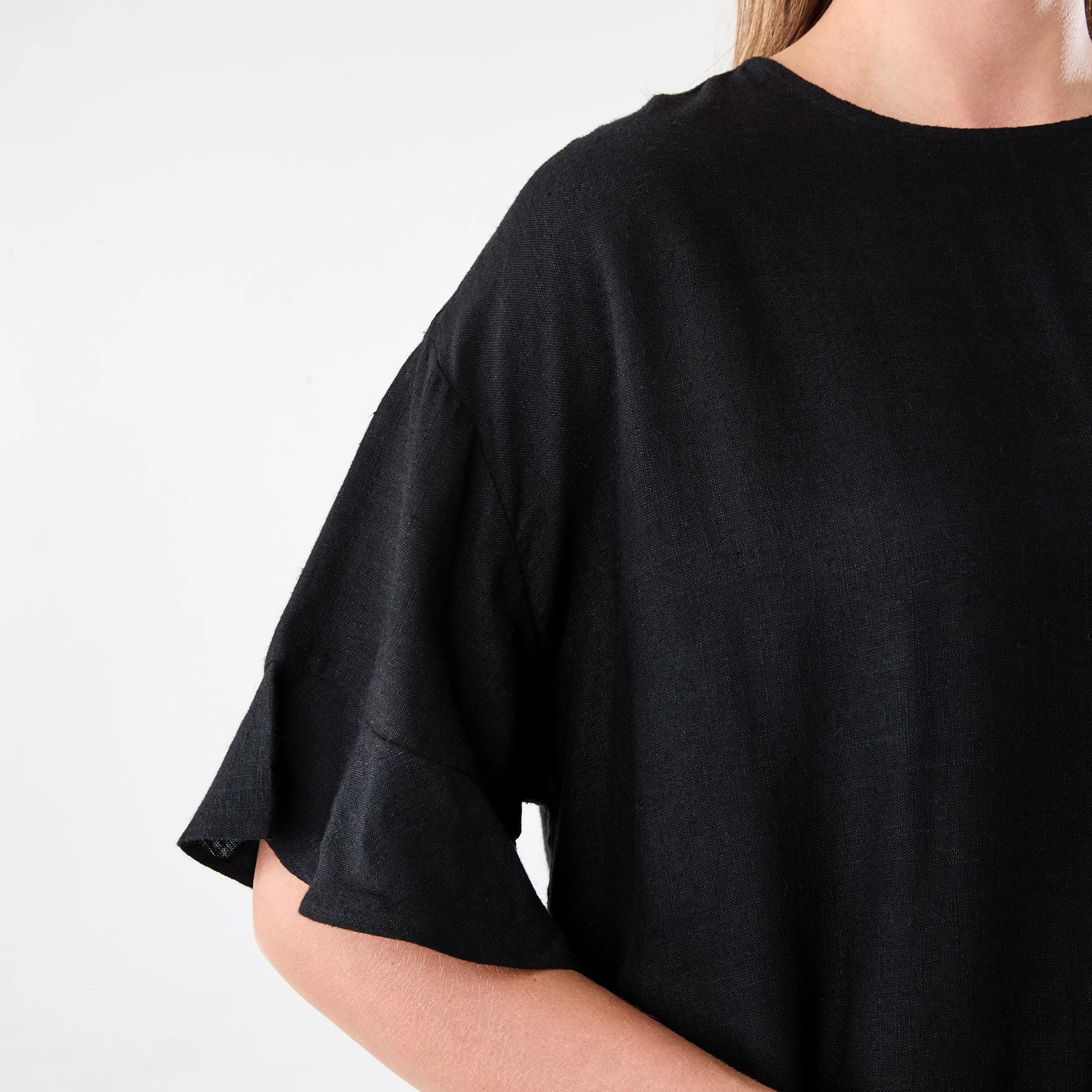6 Short Sleeve Button Back Relaxed T-shirt Black, 6 of 7