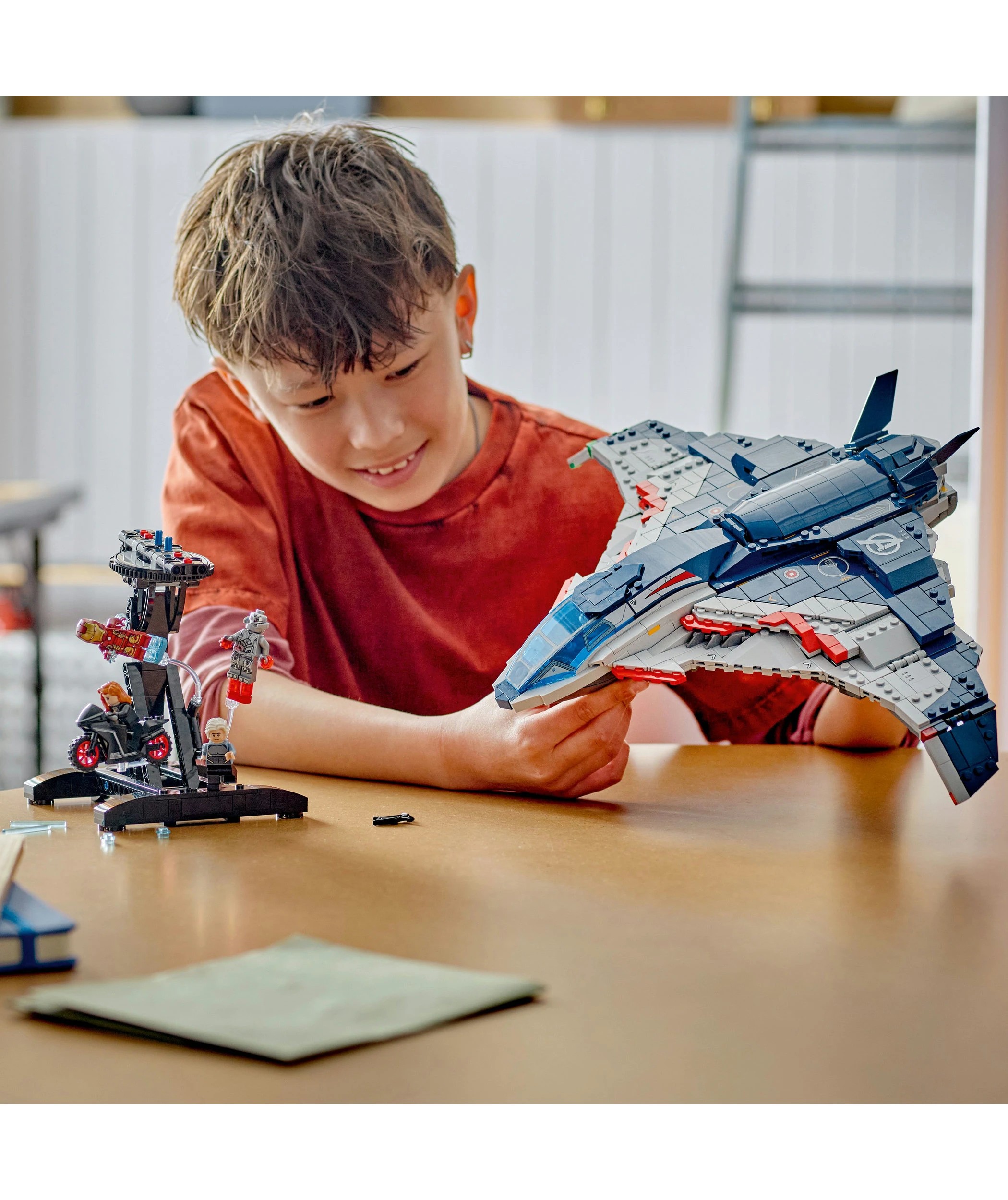 8 LEGO Marvel Super Heroes Avengers: Age of Ultron Quinjet 76325, 8 of 10