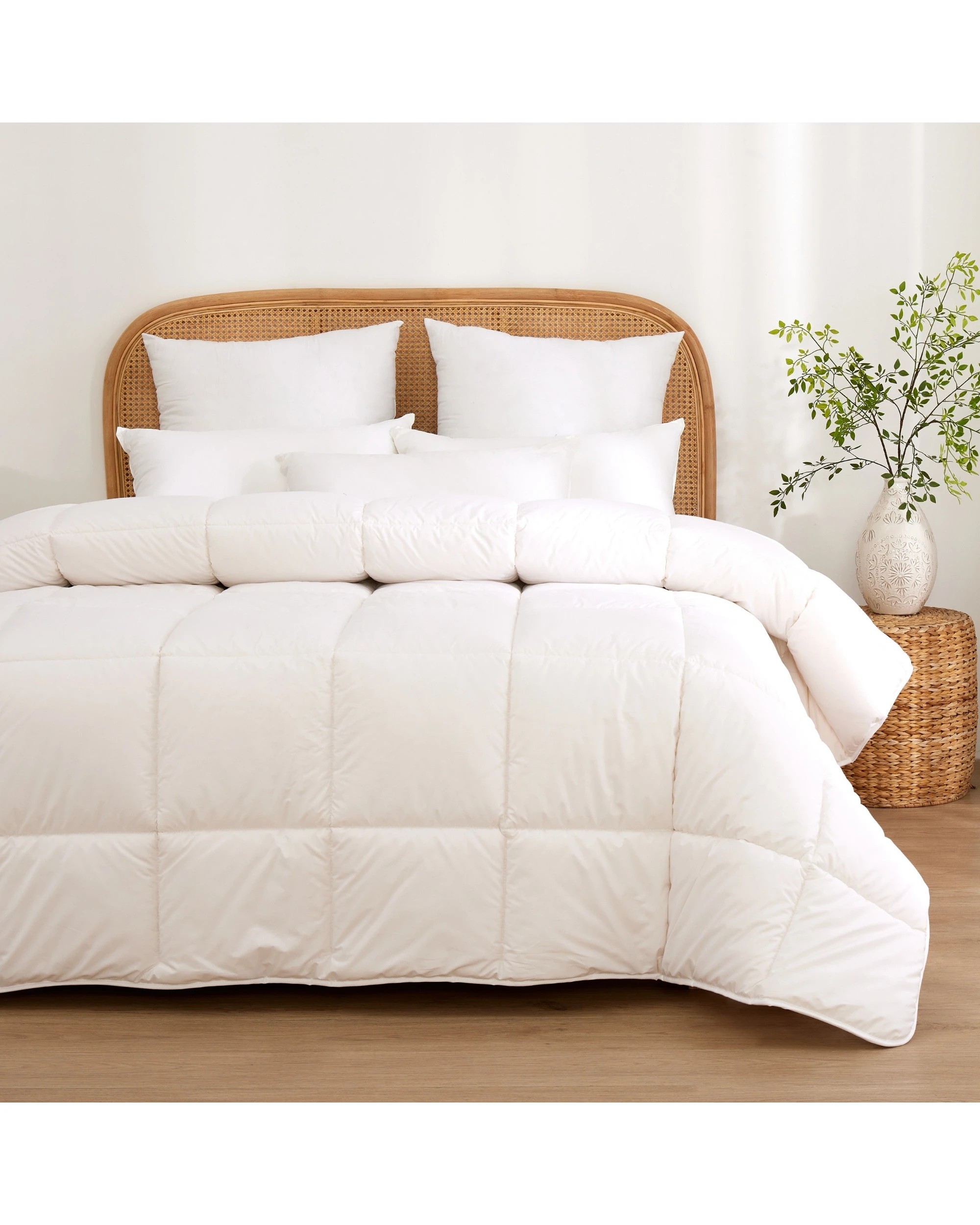 1 Dreamaker Super Warm 600gsm Australian Washable Wool Quilt - Super King Bed - White, 1 of 6