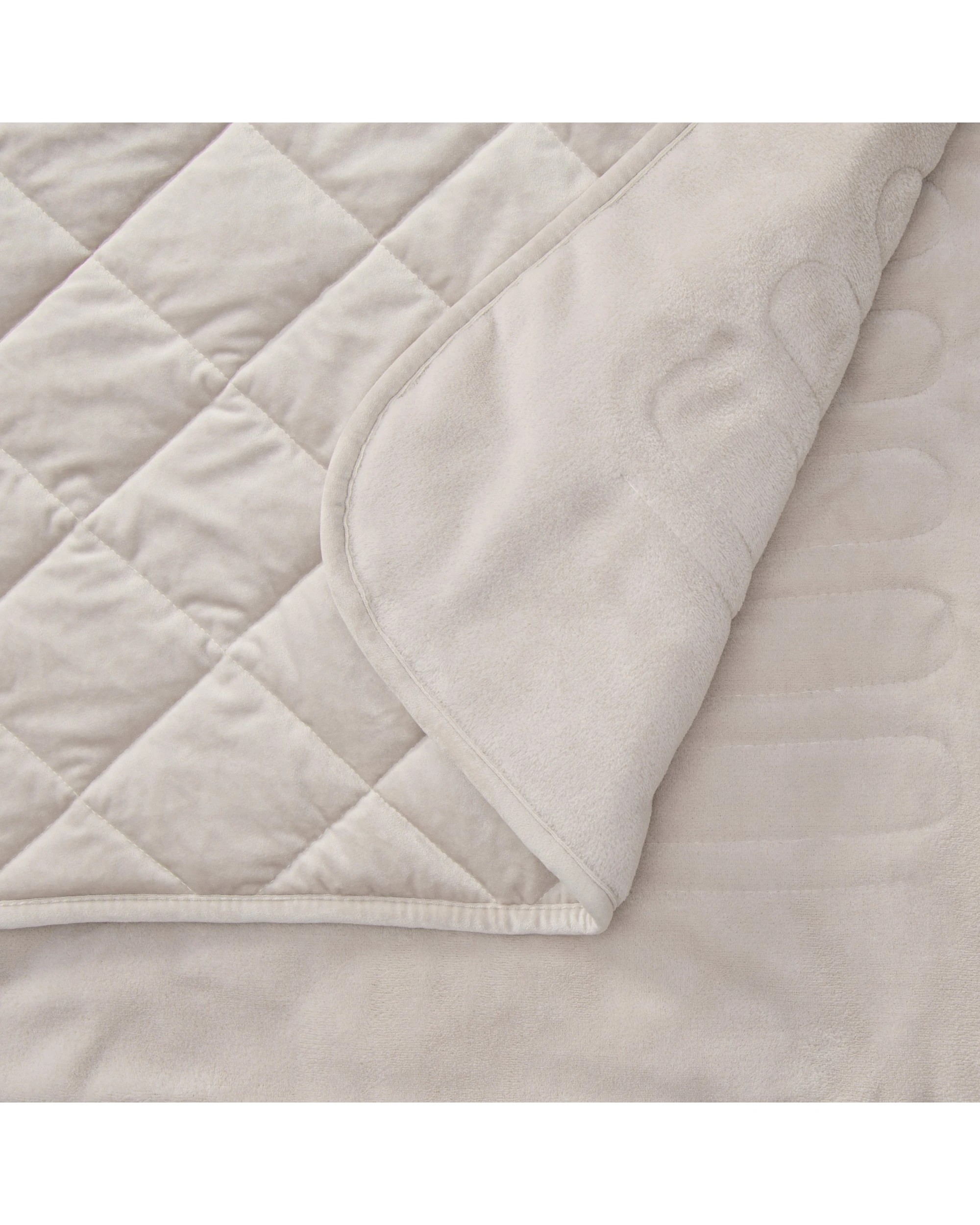 3 Dreamaker Haven Quilted Velvet Heated Throw 130x160cm - Stone, 3 of 8