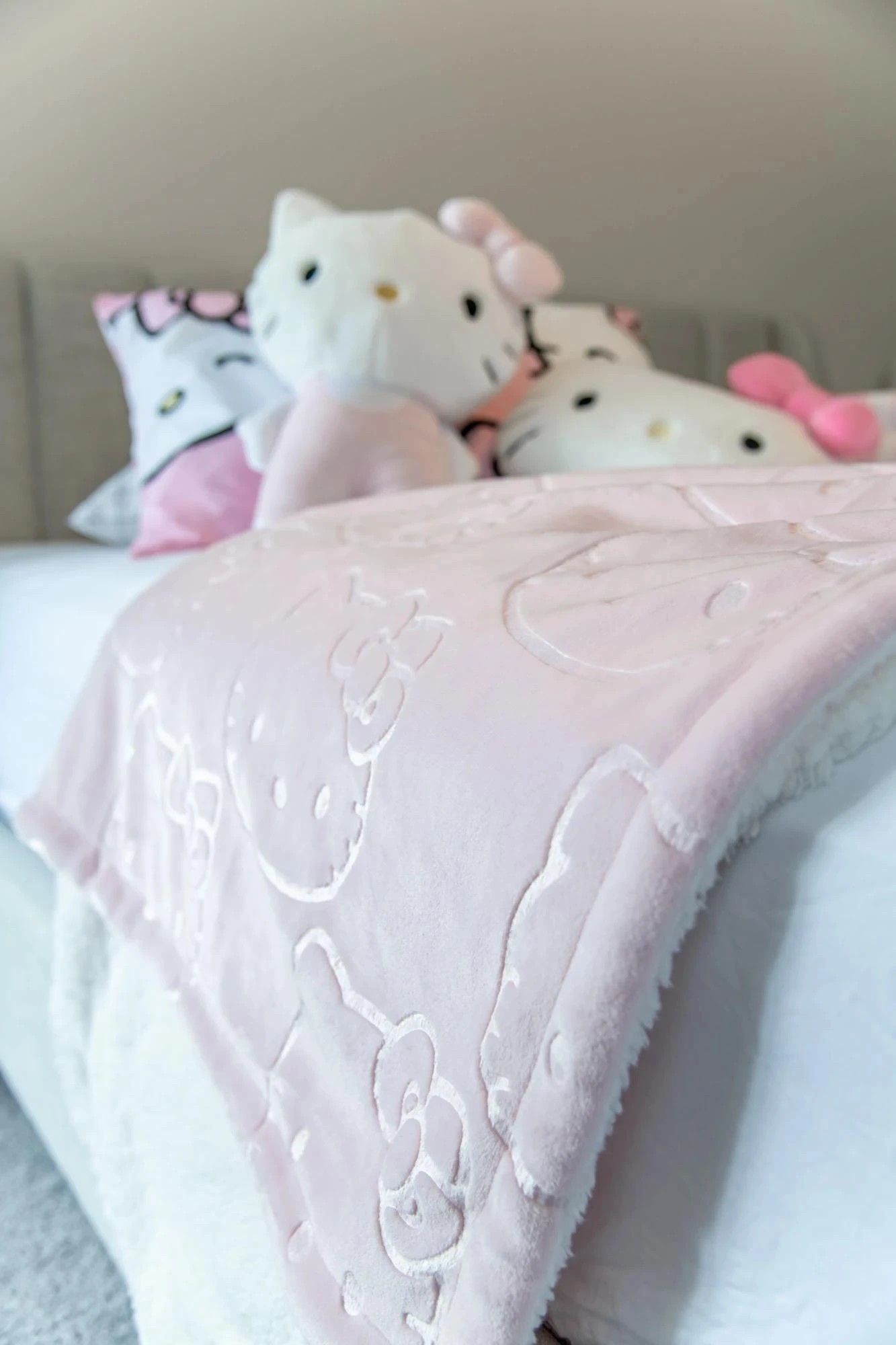3 Hello Kitty Throw - Queen Bed - Pink, 3 of 7