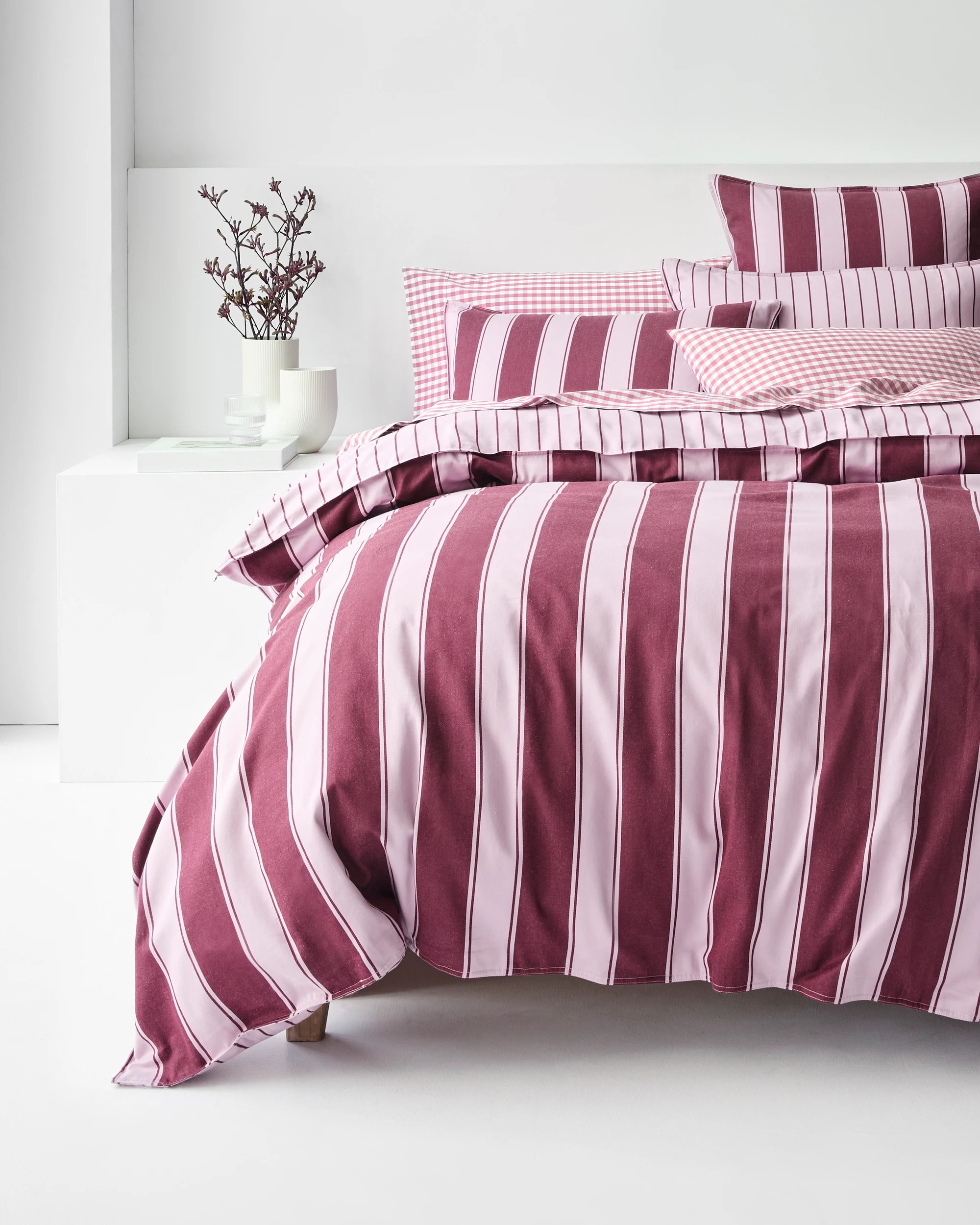 1 Target Rayne Stripe Quilt Cover Set - Queen Bed - Red