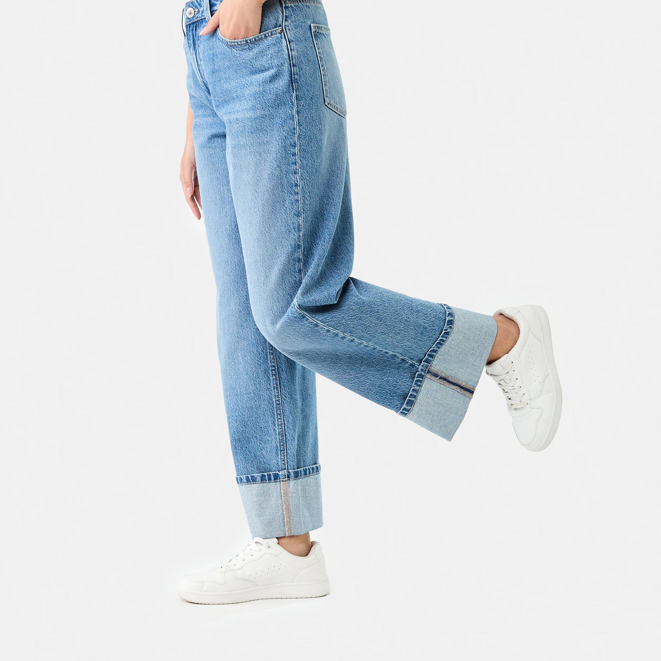 9 Cuffed Hem Jeans Light Wash, 9 of 9