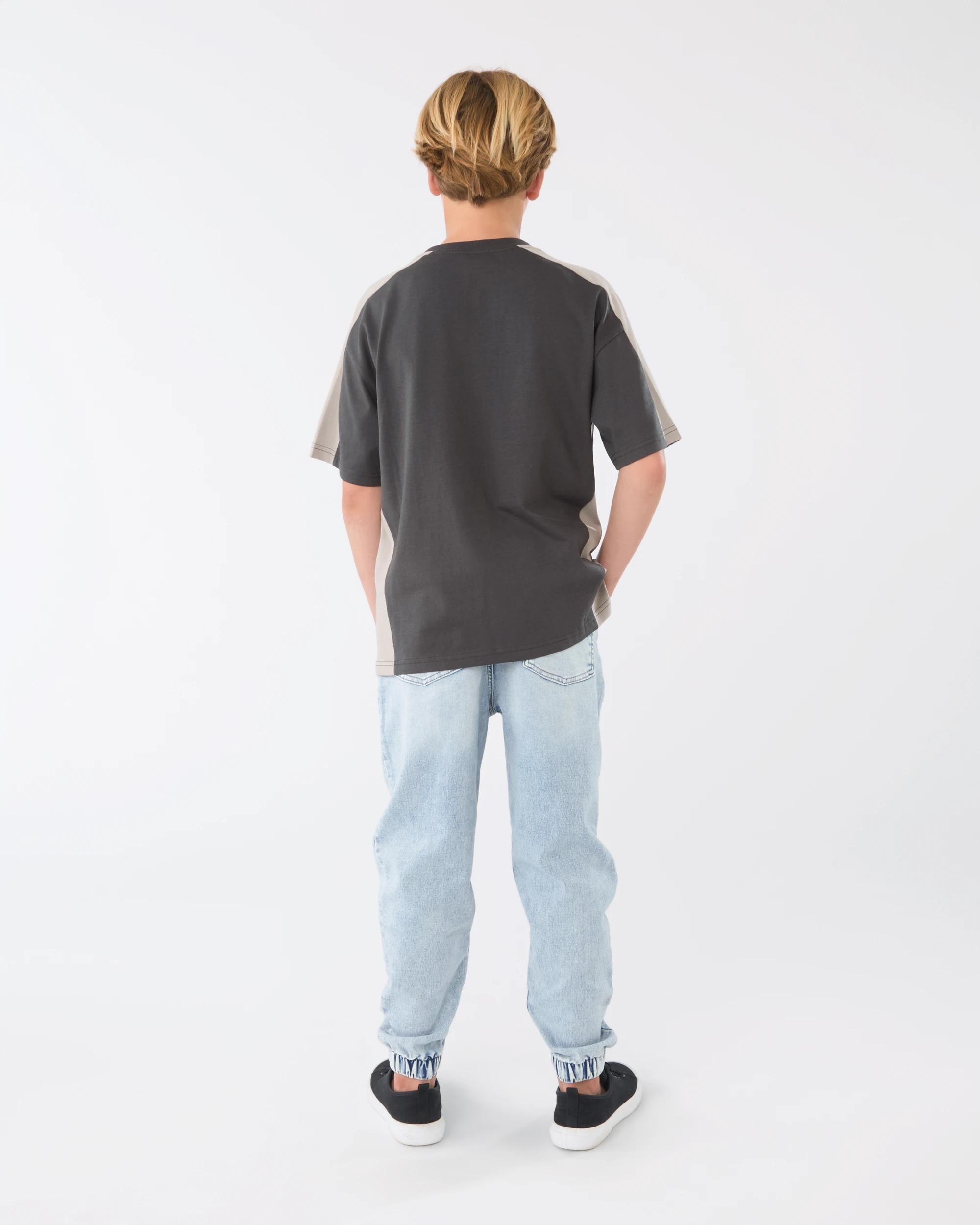 8 Short Sleeve Panelled Printed T-shirt Blk Sand, 8 of 8