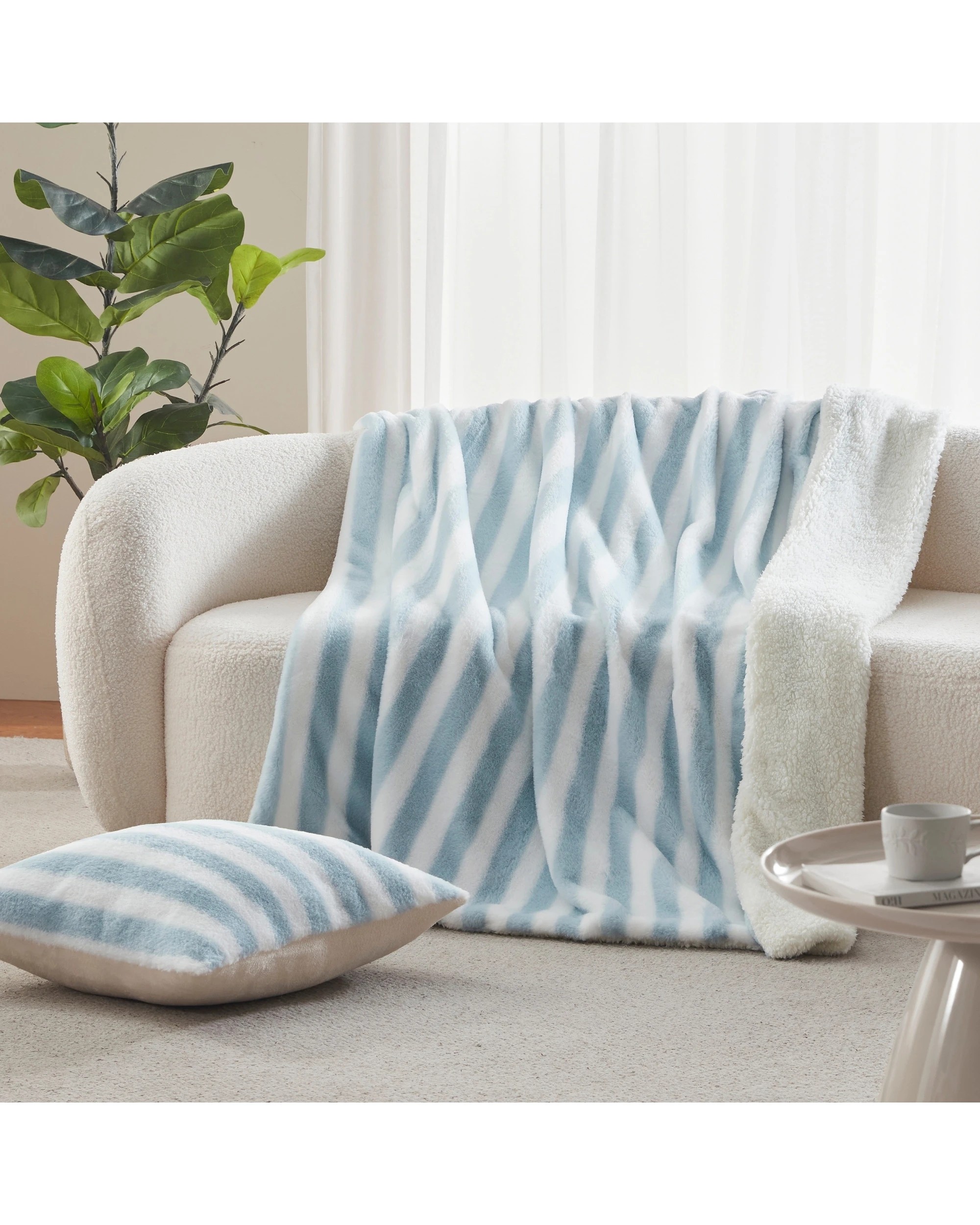 1 Dreamaker Linea Faux Fur Throw 130x170cm - Blue, 1 of 7