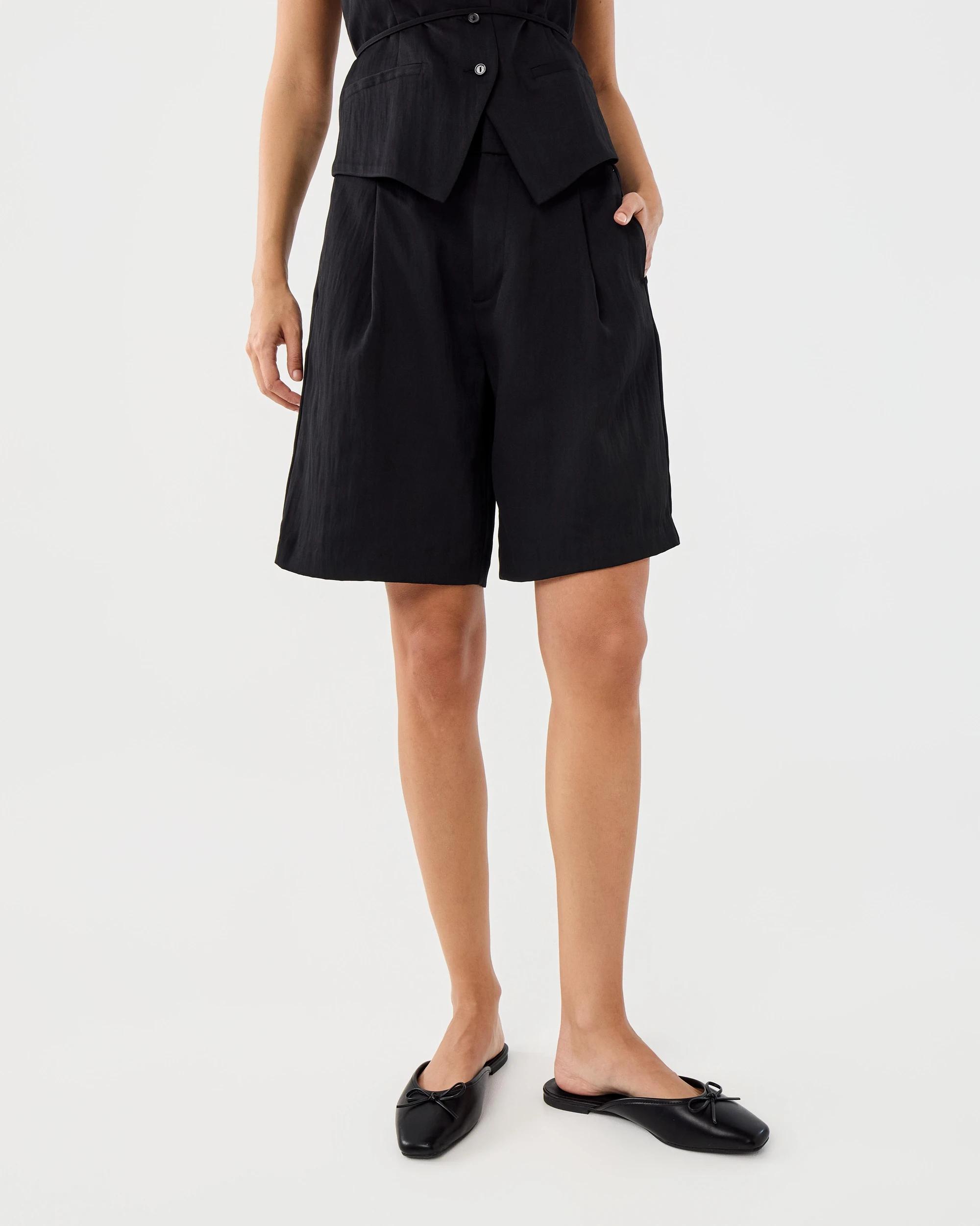 1 Tailored Bermuda Shorts Black, 1 of 7