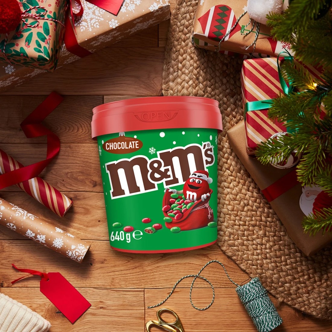 6 M&M's Red and Green Milk Chocolate Christmas Bucket 640g, 6 of 6