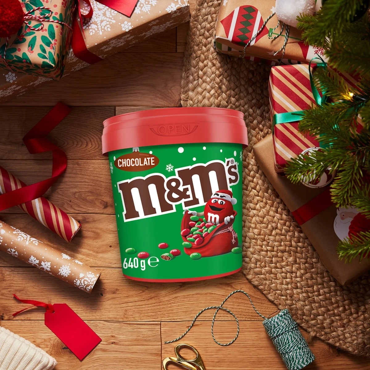 6 M&M's Red and Green Milk Chocolate Christmas Bucket 640g, 6 of 6
